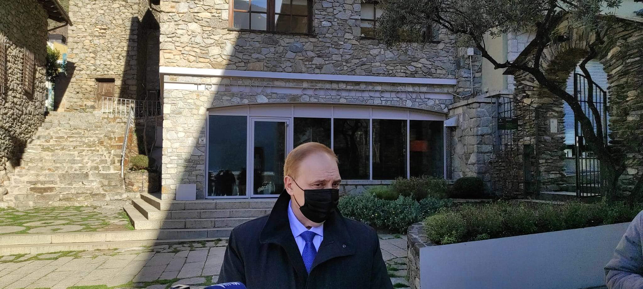 Josep Pintat, davant la seu del TC el dia que es va presentar el recurs.