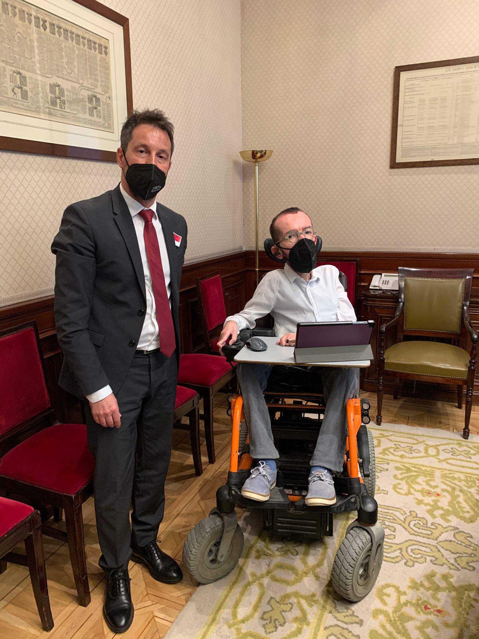 Pere López amb Pablo Echenique en dependències del Congrés.