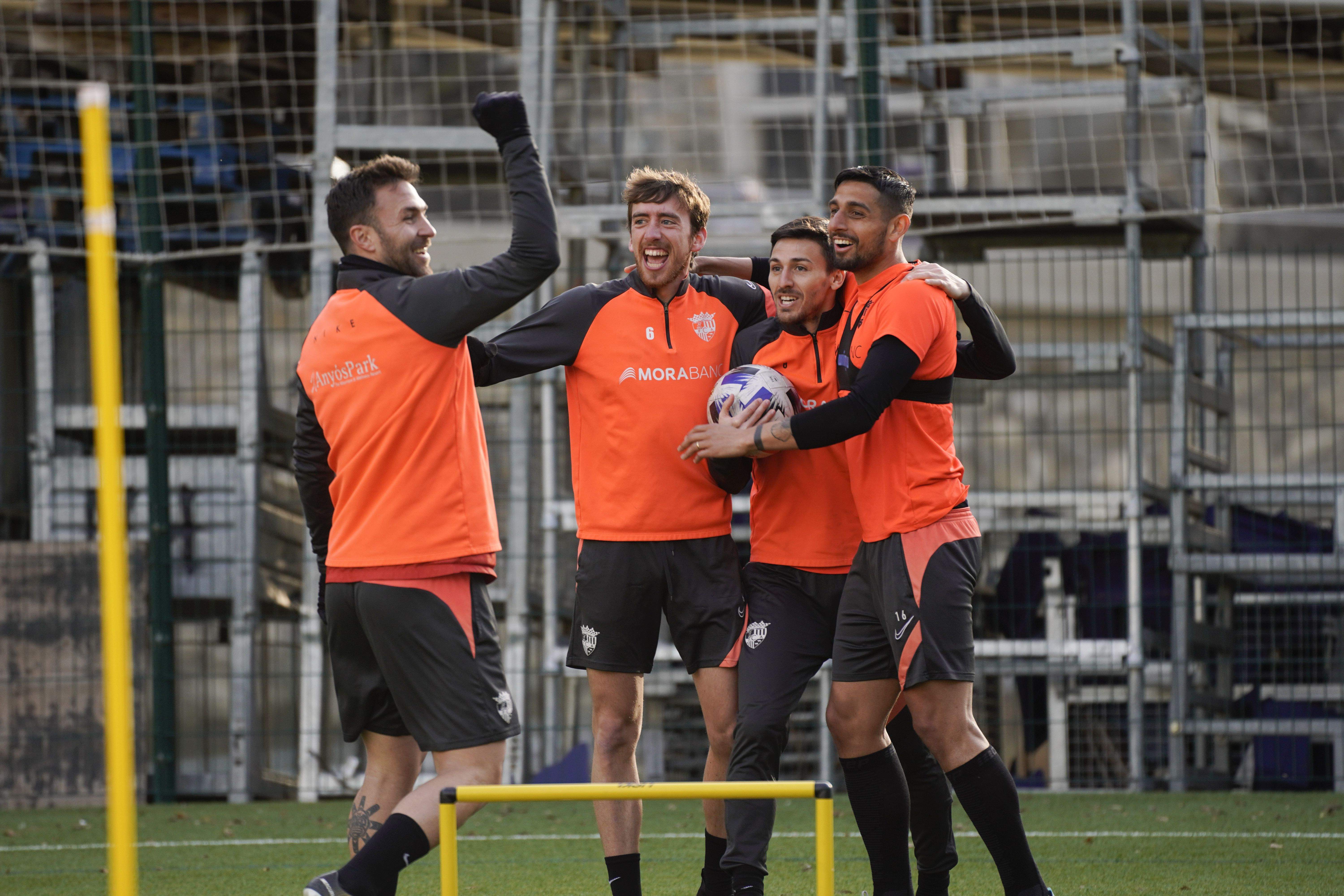 Un instant del darrer entrenament de l'equip a Prada de Moles, aquest divendres.