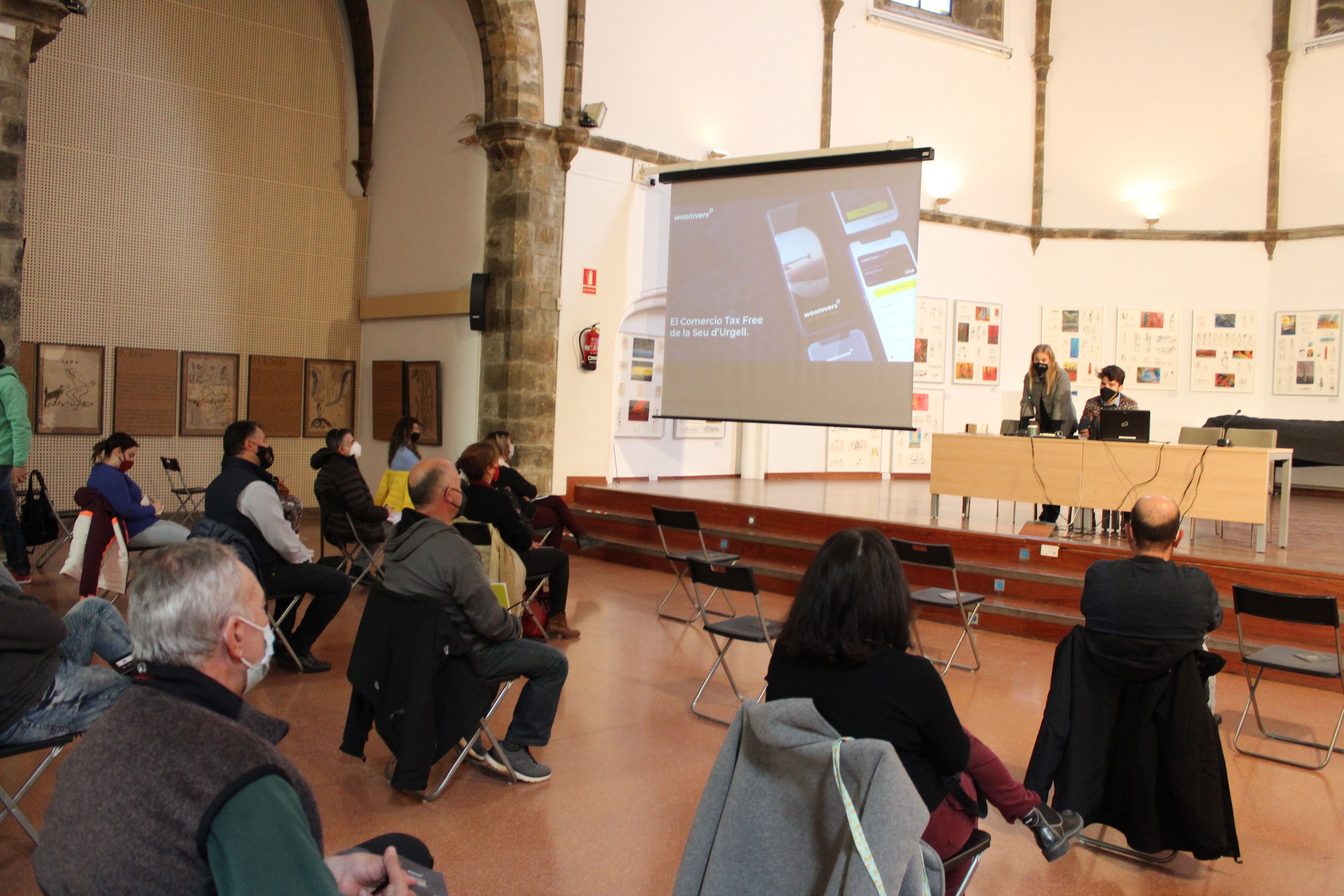 Un instant de l'acte en el qual s'ha presentat l'App als comerciants.