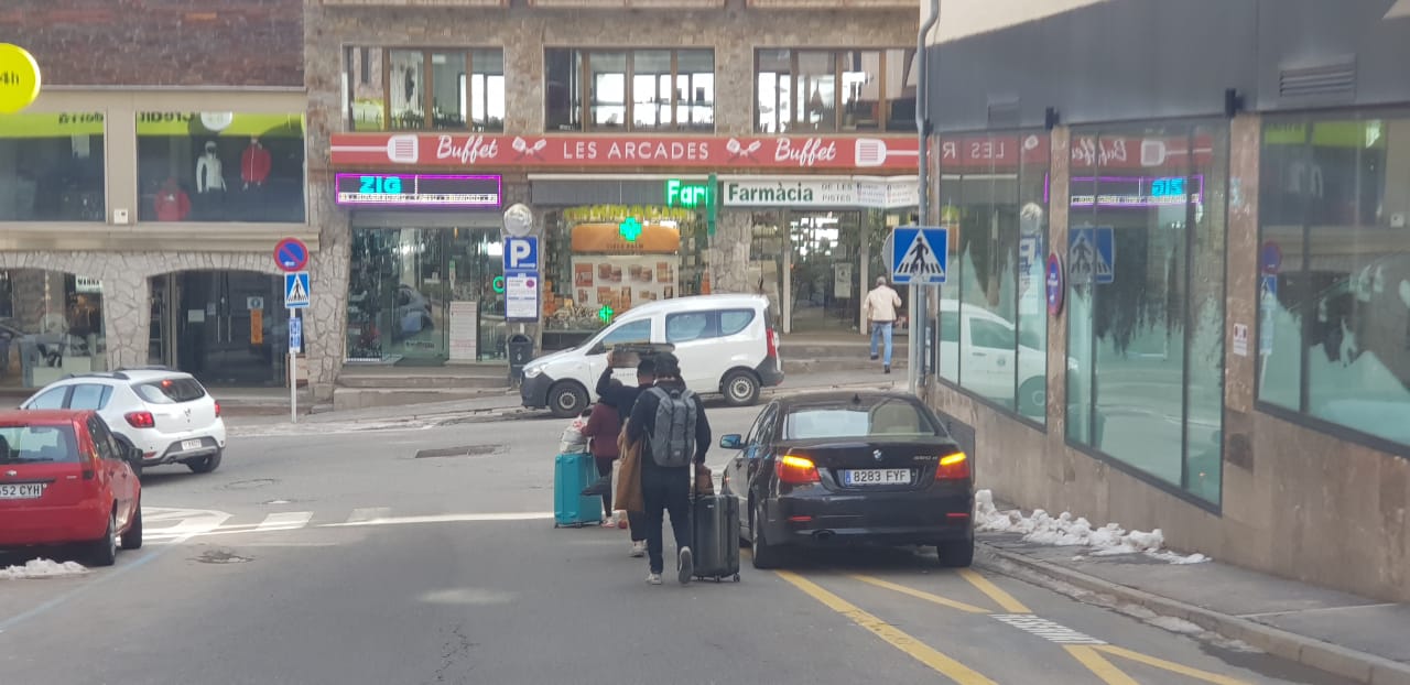 Turistes al Pas durant un cap de setmana.