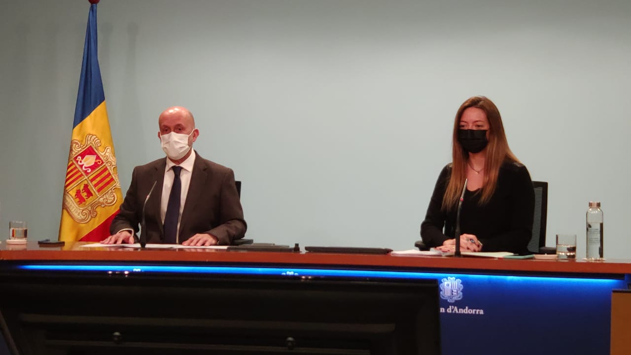 El ministre de Salut, Joan Martínez Benazet, i la secretària d'Estat, Helena Mas.