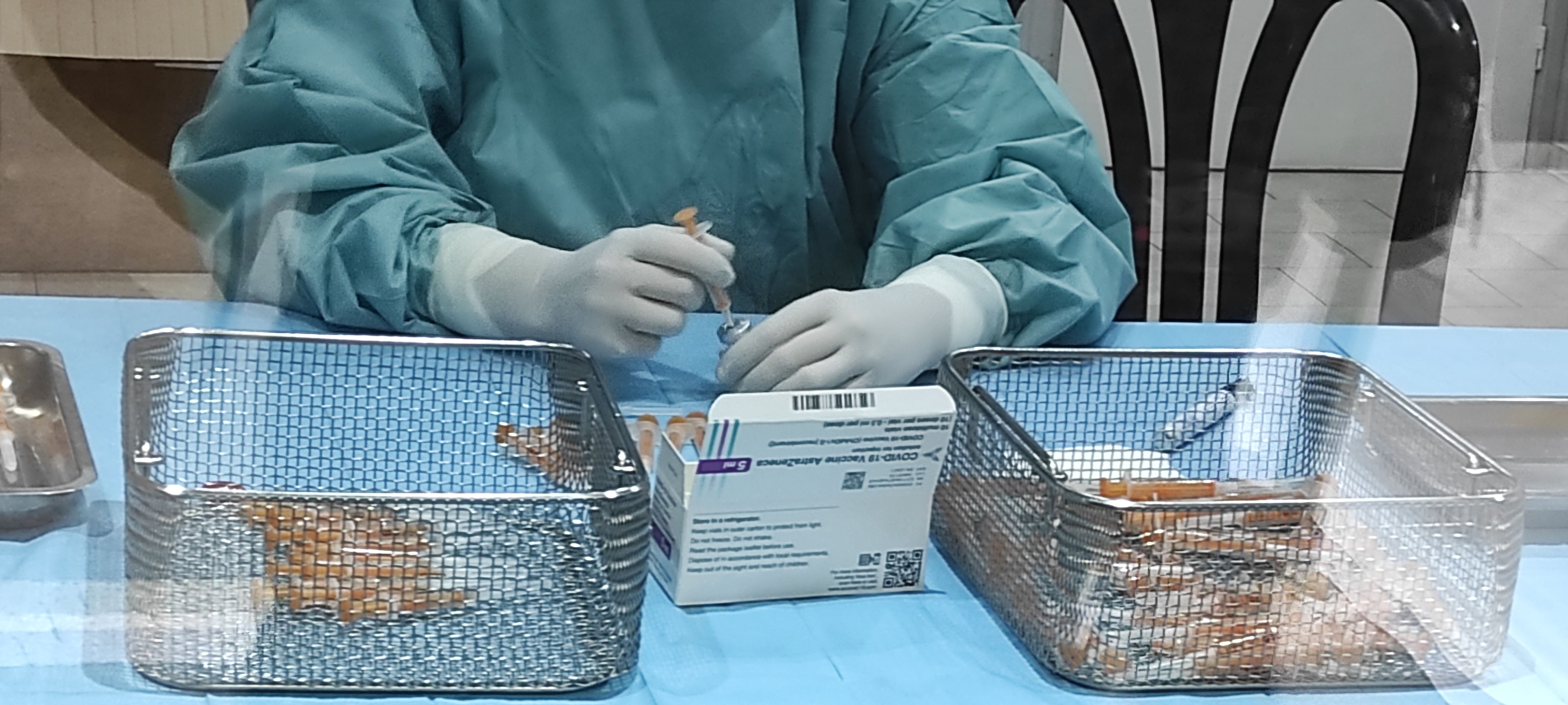 Preparant les dosis. Preparant les dosis.