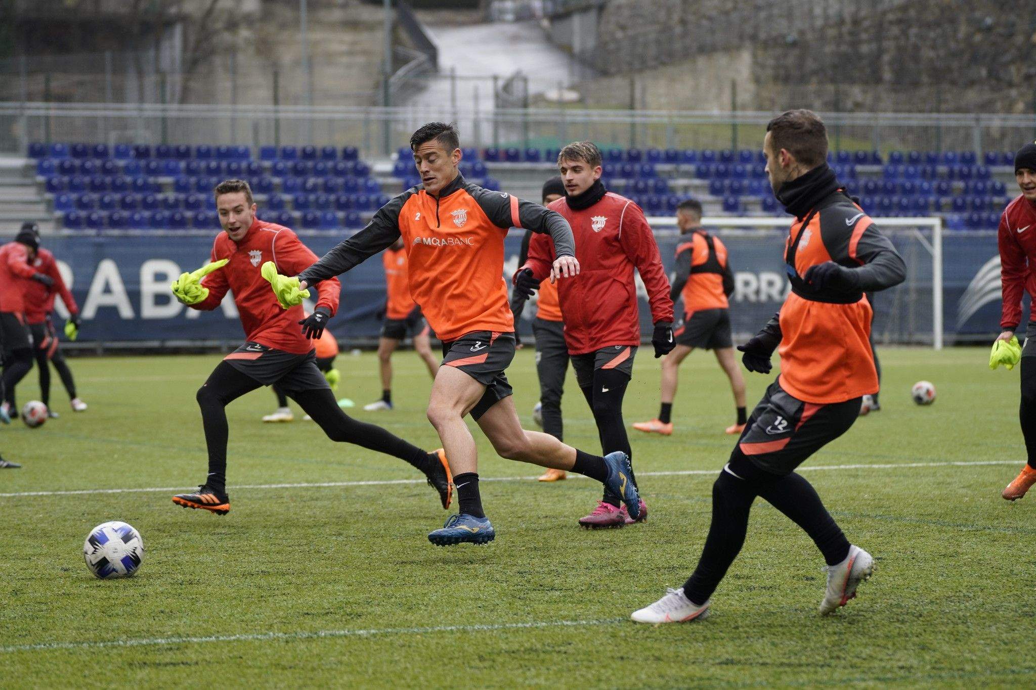 Un instant del darrer entrenament de l'Andorra aquest migdia a Prada de Moles.
