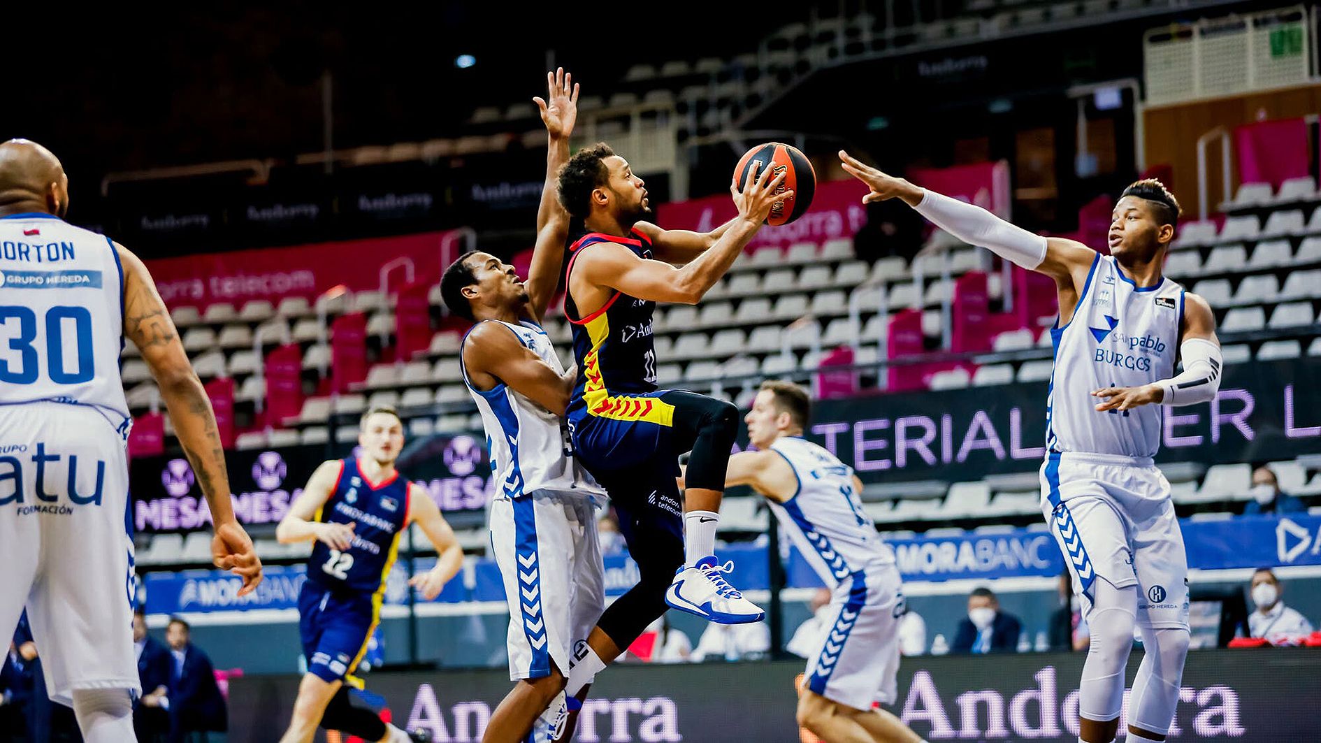 Hannah supera Renfroe en el partit jugat a 'la Bombonera'.