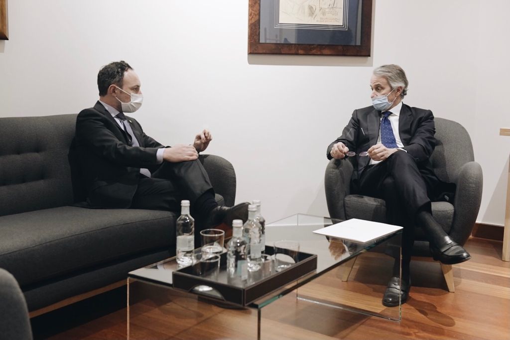 El cap de Govern, Xavier Espot, amb el president del Cercle d'Economia, Javier Faus.