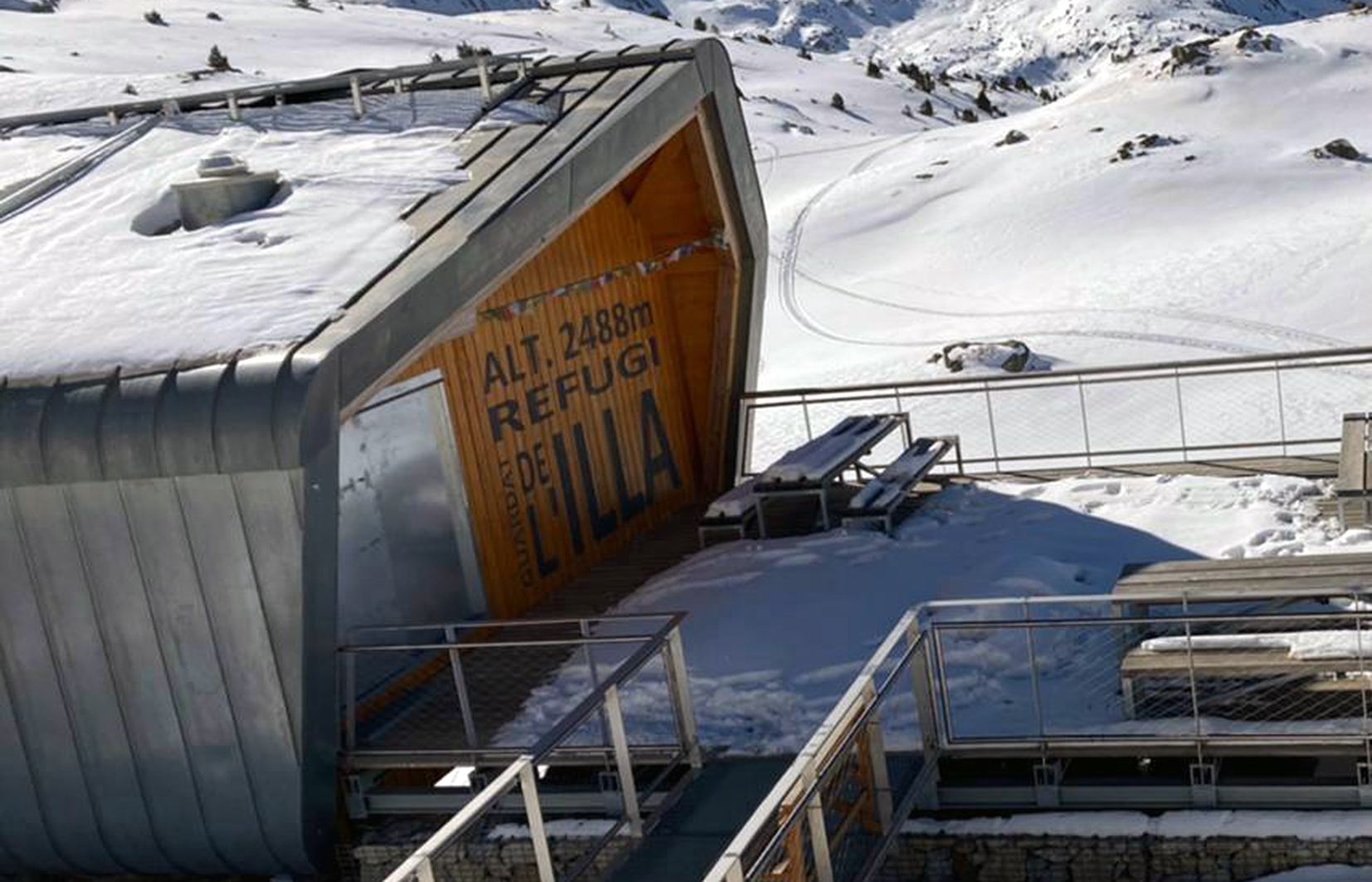 Una imatge del refugi de l'Illa, tancat. Una imatge del refugi de l'Illa, tancat.