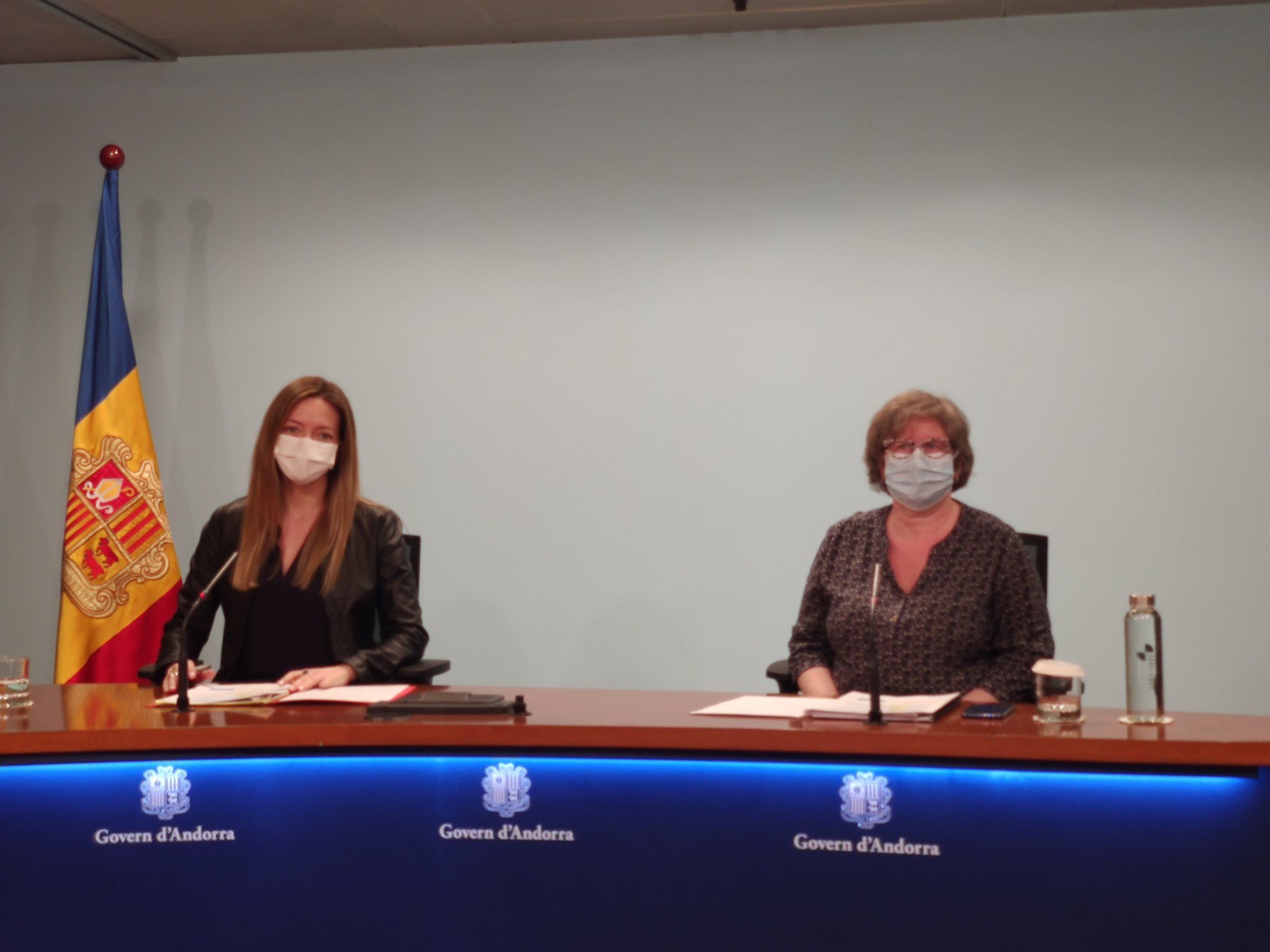 Helena Mas i Rosa Vidal durant la compareixença.