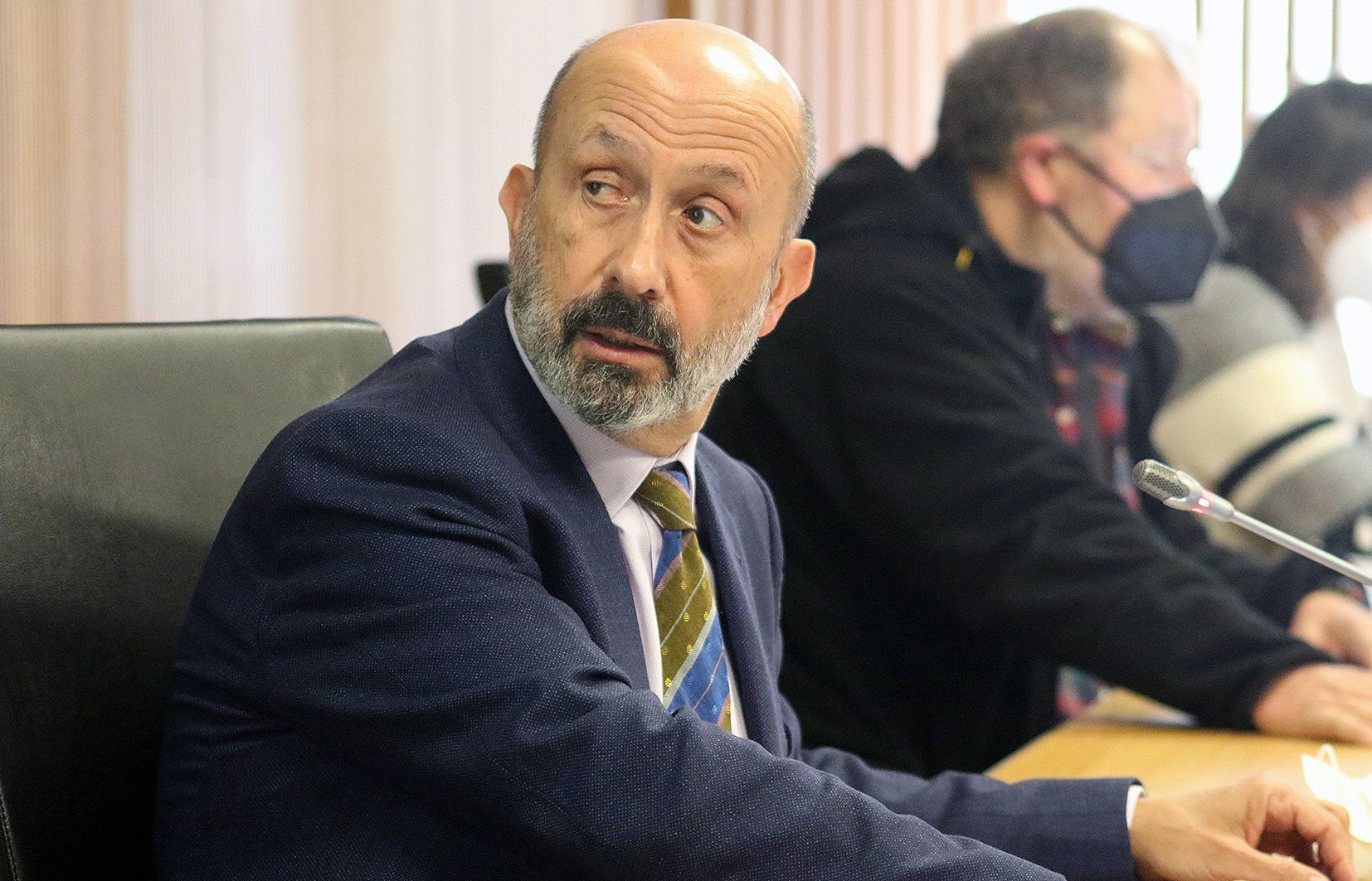 Joan Martínez Benazet fent la seva exposició davant la comissió legislativa de Sanitat.