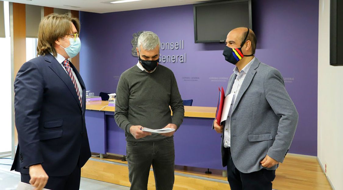 Representants de la majoria el dia de la presentació de la llei.