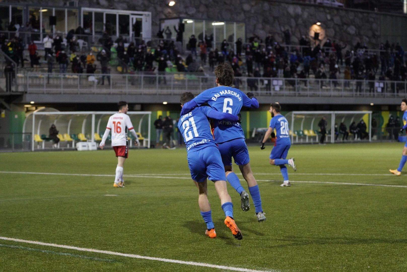 Carlos i Marchán celebren l'1-0 que al final ha estat insuficient.