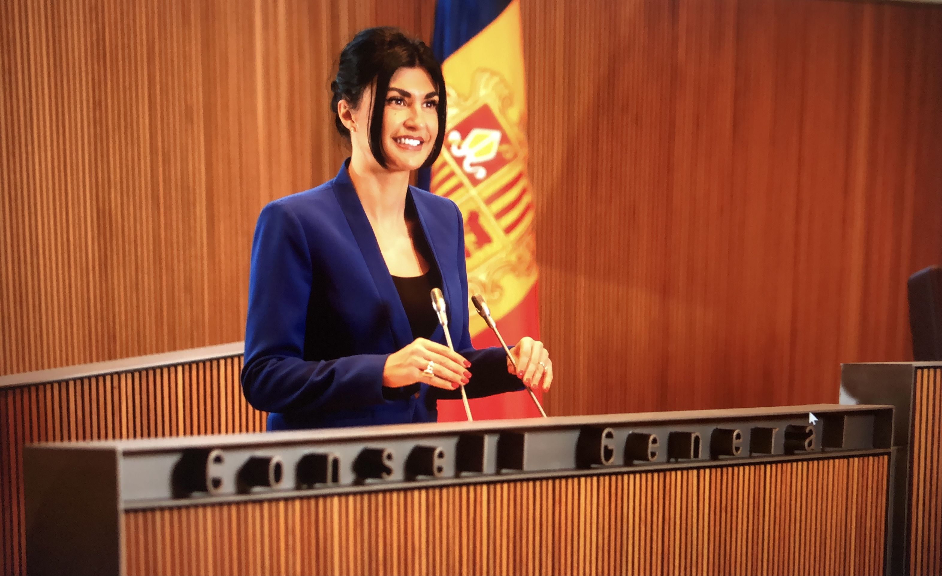 Carine Montaner al faristol de l'hemicicle.