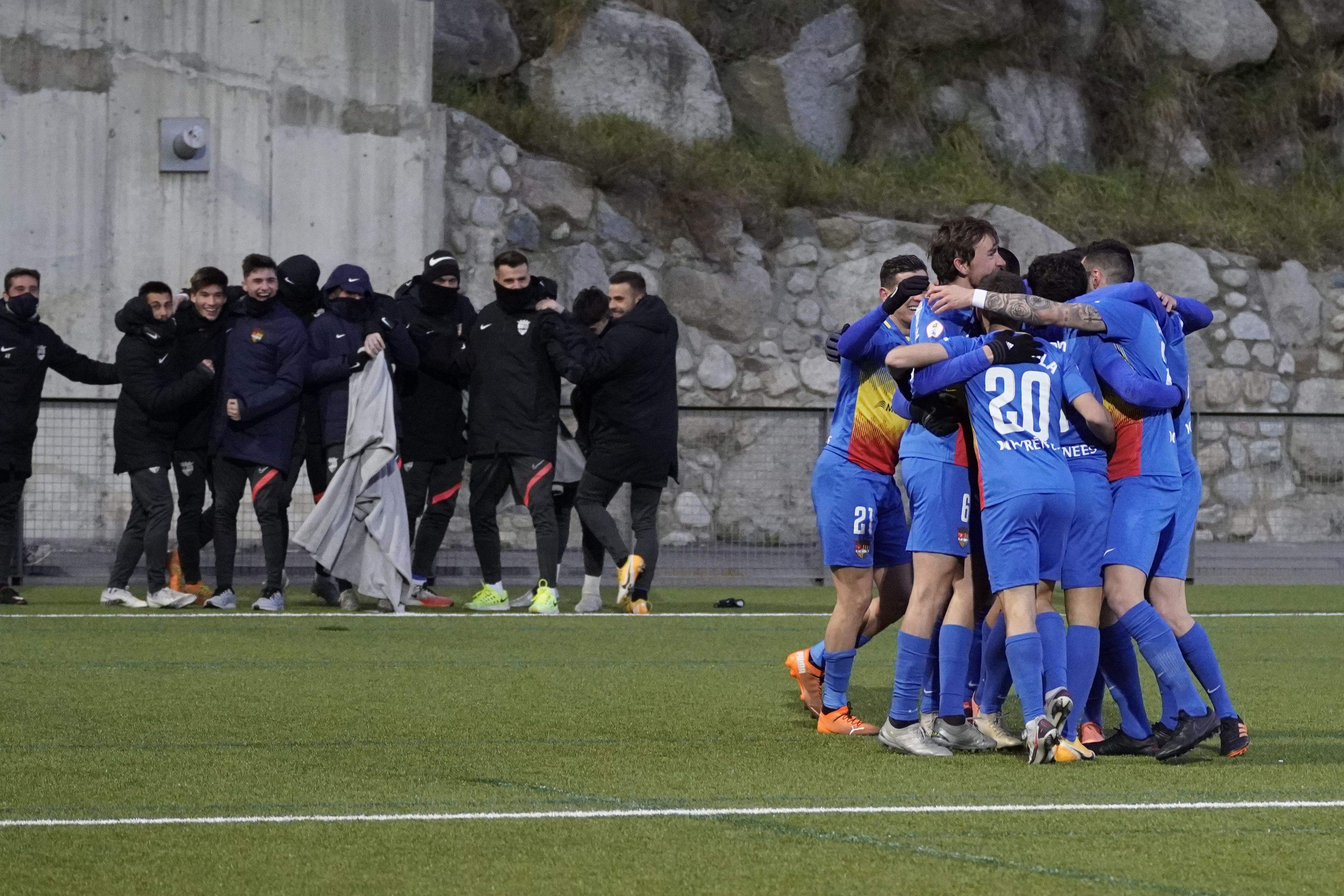 Celebració del gol de Carlos Martínez en el duel contra el L'Hospitalet.