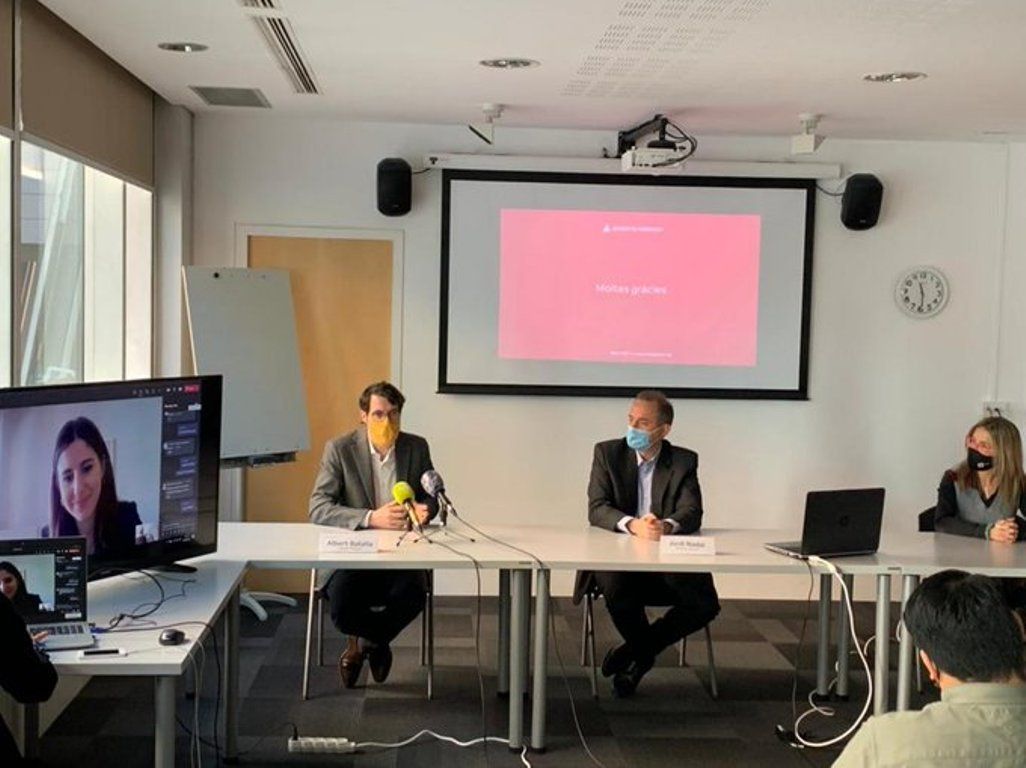 Albert Batalla (Bomosa), Jordi Nadal (Andorra Telecom) i Anna Arias (Creu Roja) a la roda de premsa.