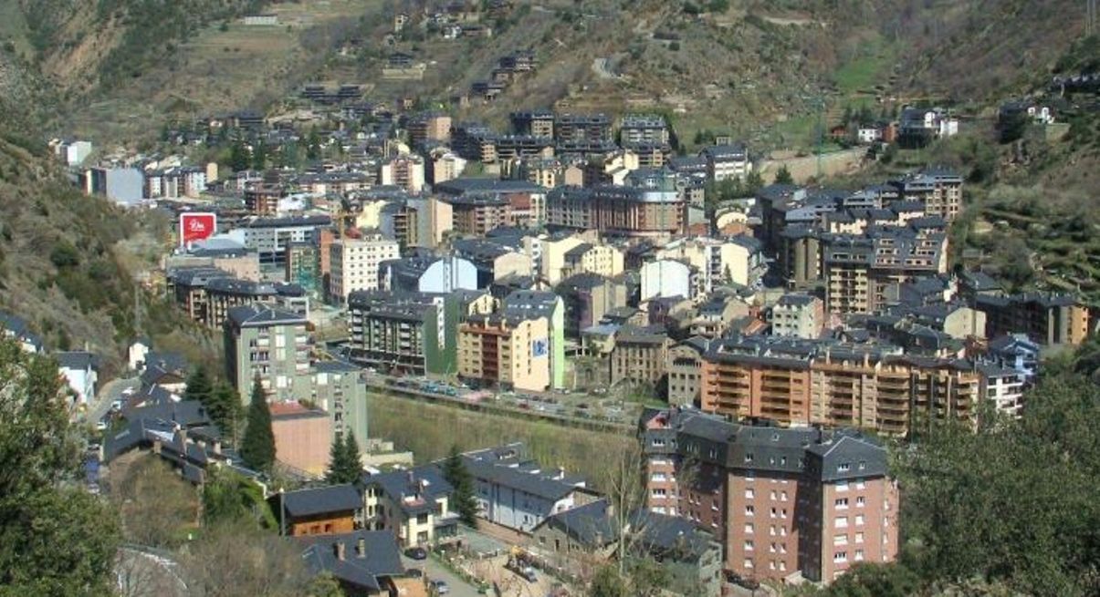 Vista general de Sant Julià de Lòria, des del Solà.