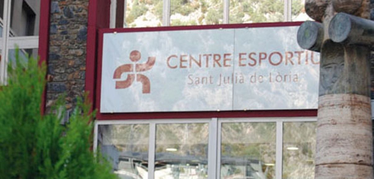 Façana del Centre Esportiu de Sant Julià de Lòria.