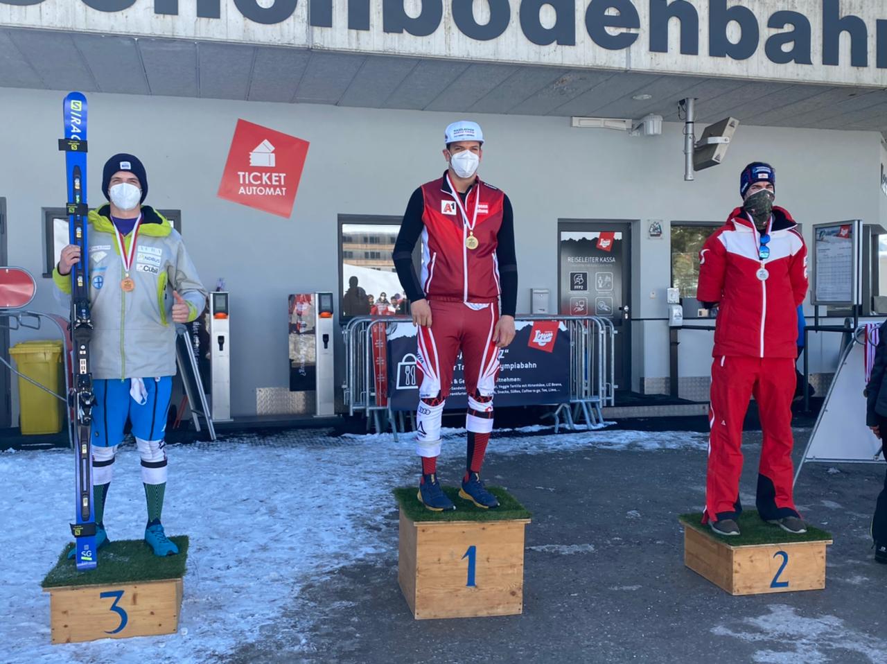 Roger Puig al podi del supergegant dels Nacionals d'Àustria