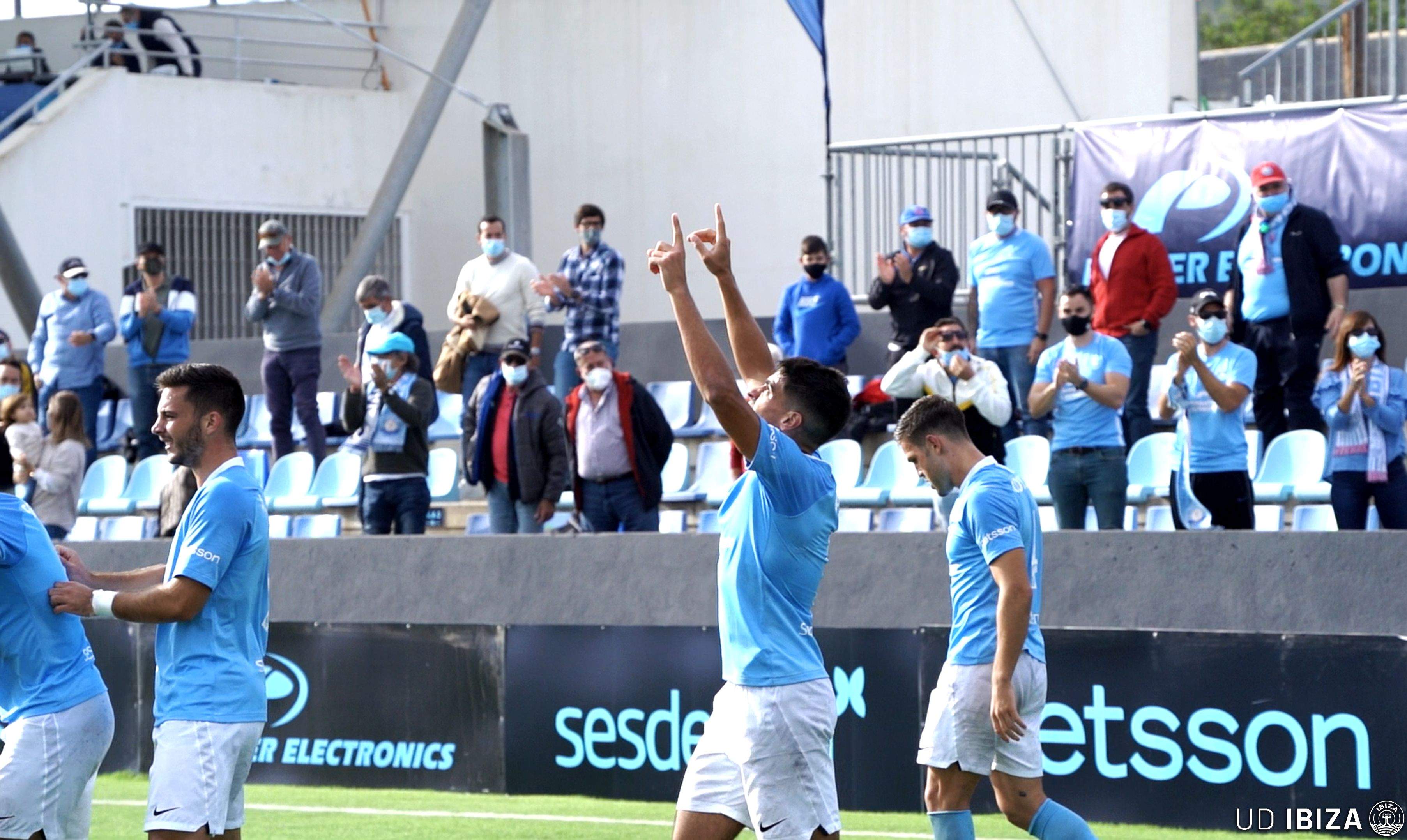 Els jugadors del club balear celebren un dels gols aconseguits a la primera fase.
