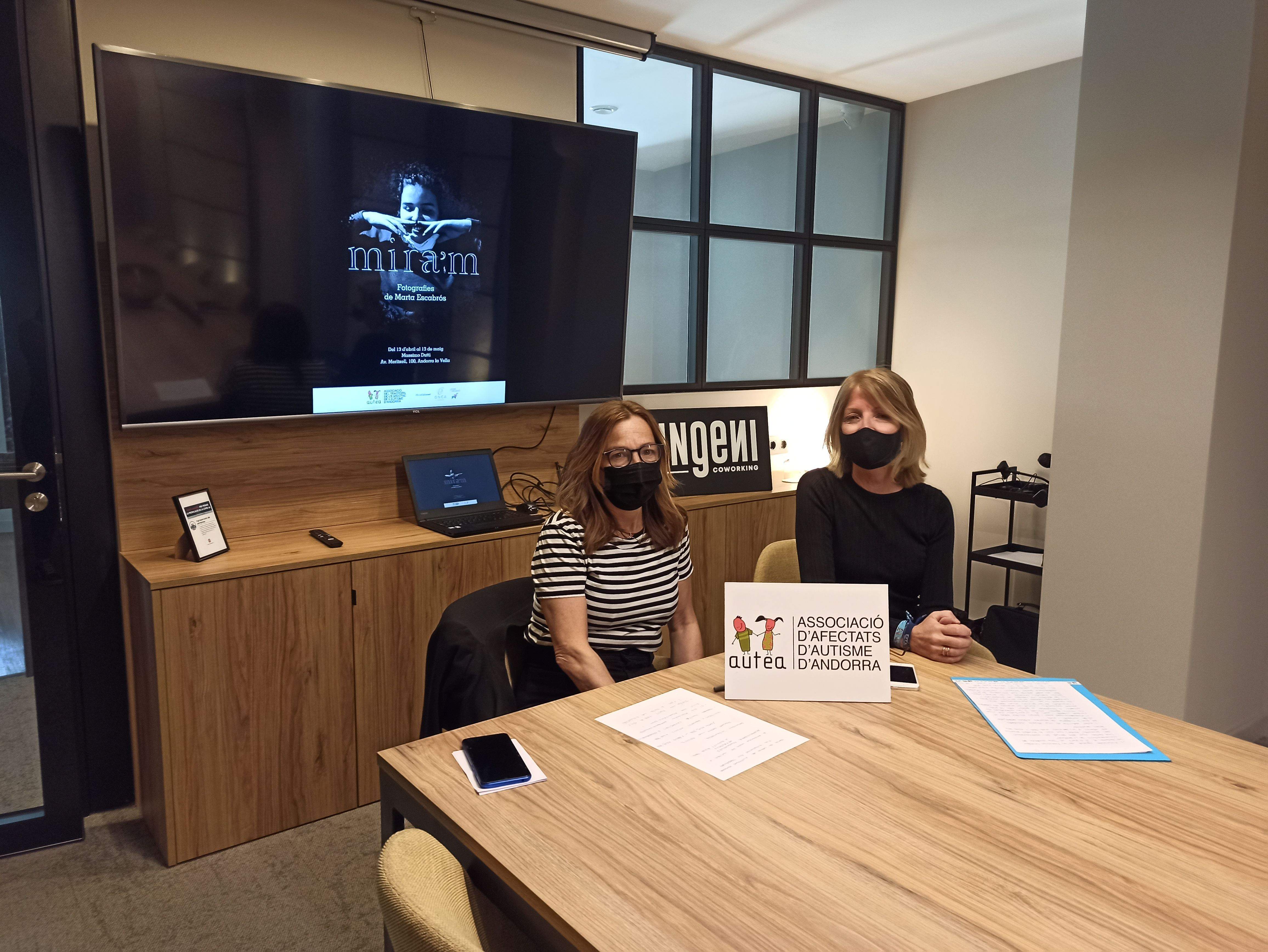 Ana Muñoz i Inés Martí durant la roda de premsa.