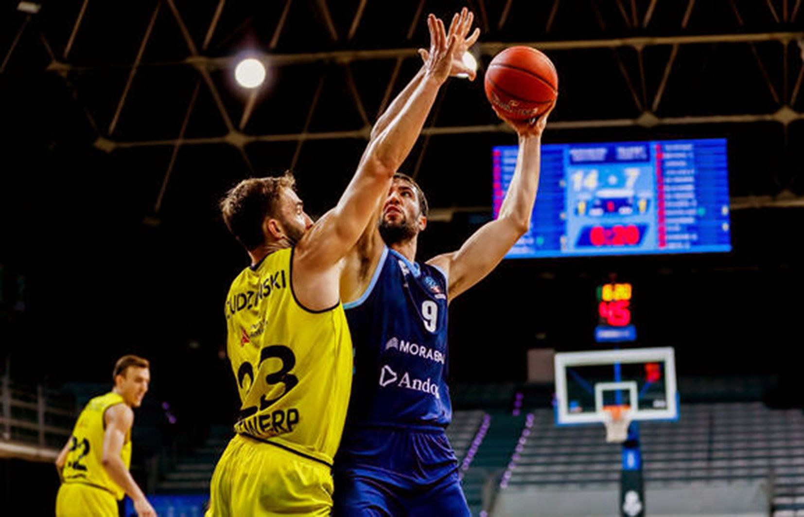 Nacho Llovet en un partit d'Eurocup.