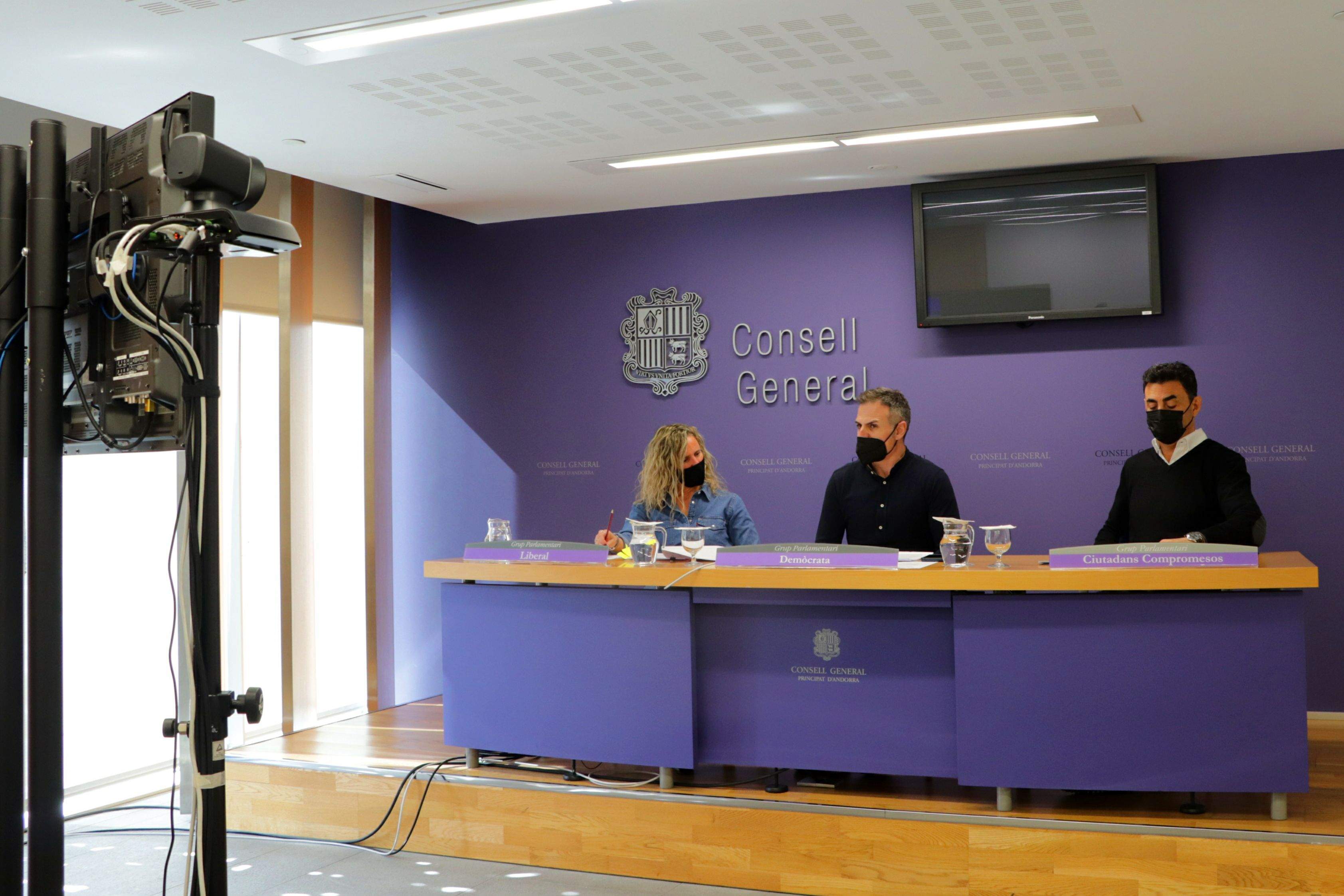 Eva López, Joan Carles Ramos i Raül Ferré durant la compareixença.