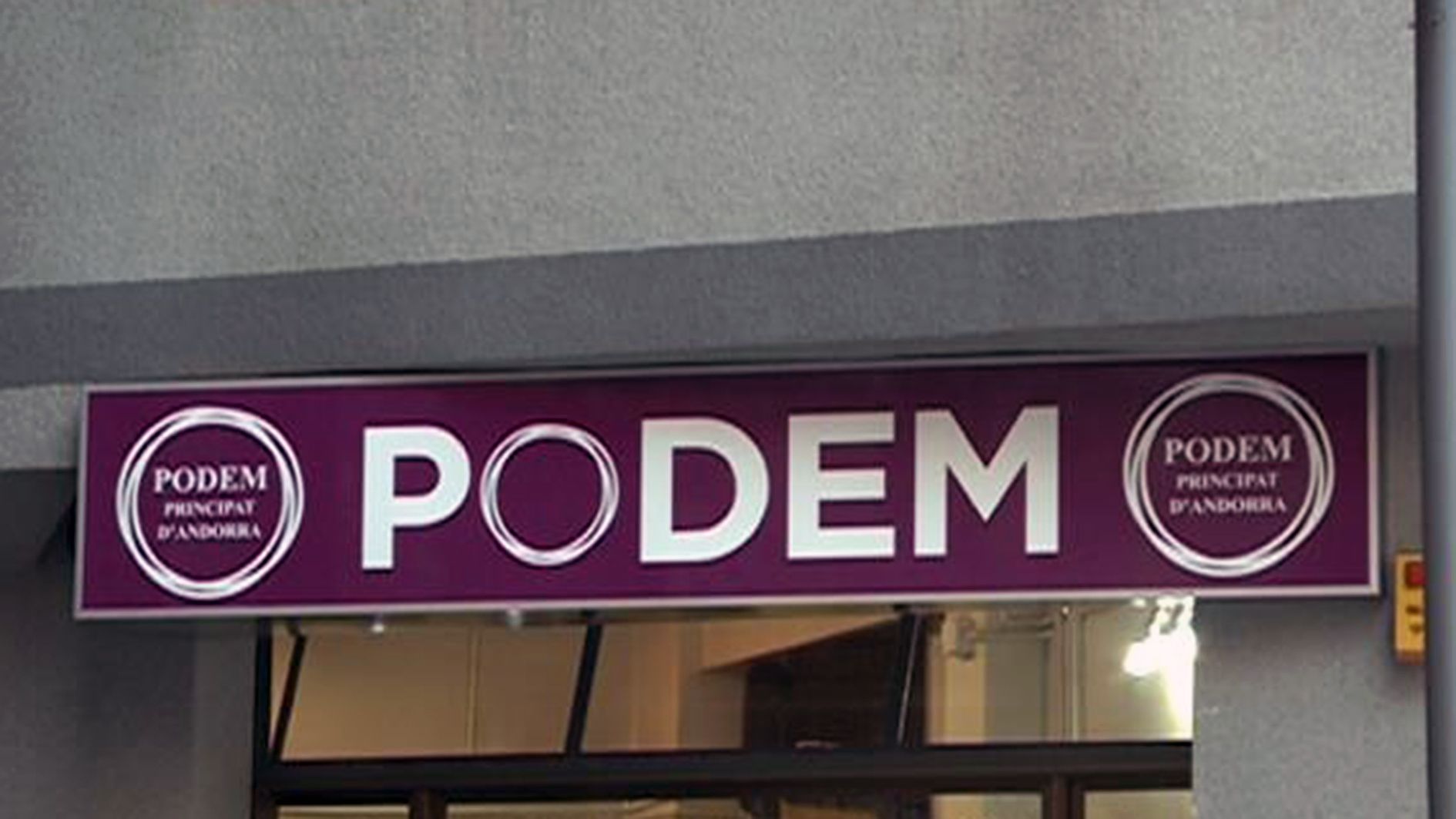 Un rètol de Podem a on la formació tenia la seva seu.