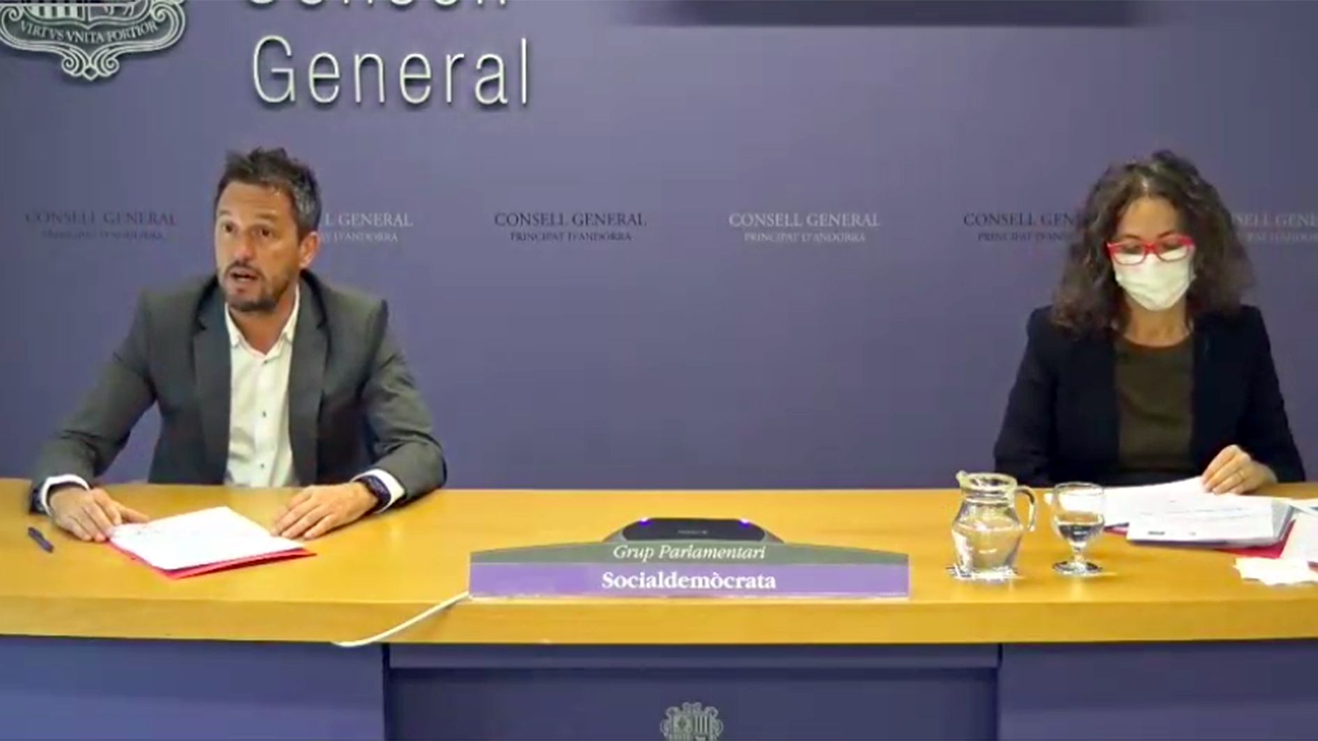 Una imatge de la compareixença telemàtica amb Pere López i Judith Salazar.