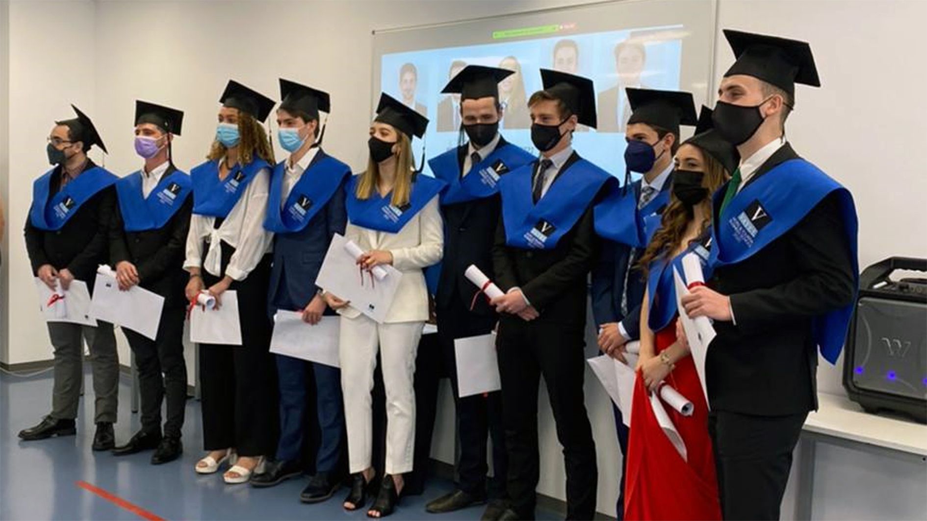 Els joves que s'han graduat.