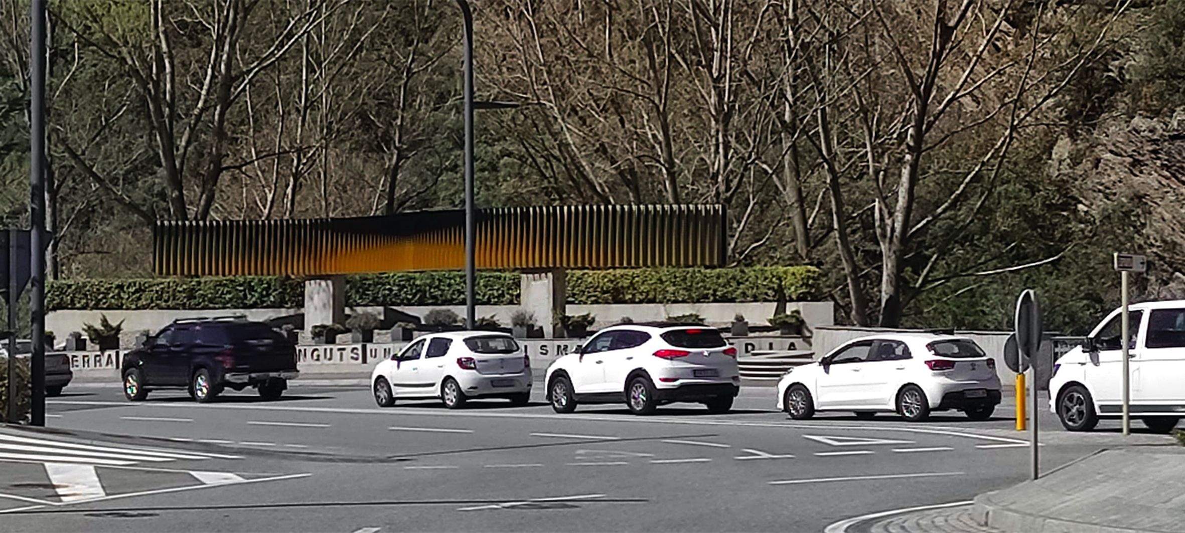 Vehicles sortint del Principat aquest migdia.