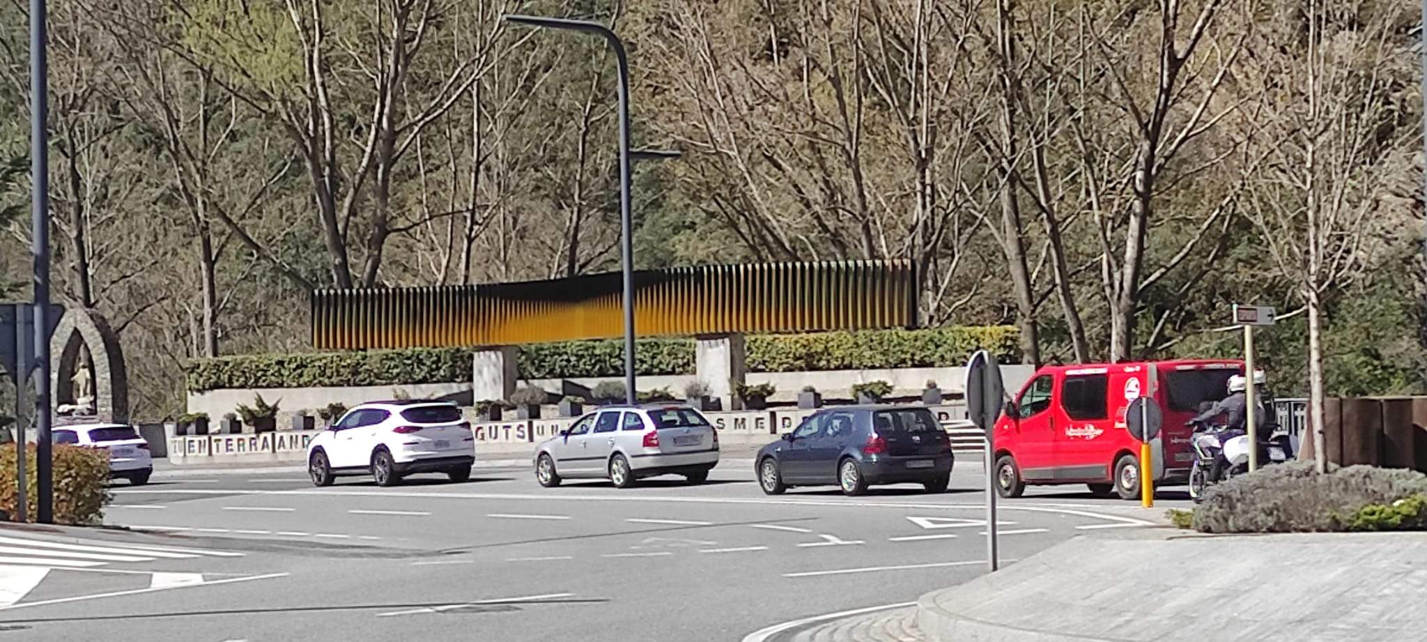 Vehicles sortint d'Andorra aquest dilluns al matí.