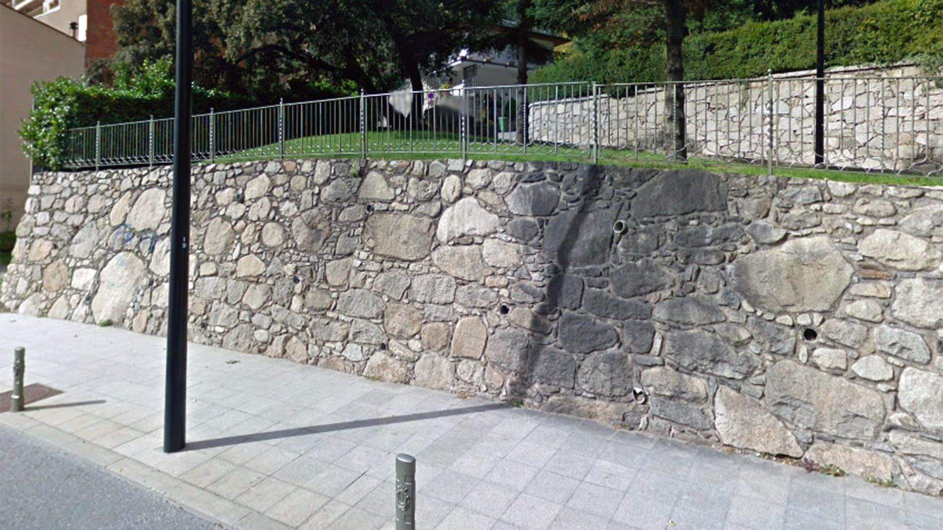 Tant la batussa, primer, com la detenció, després, han tingut lloc a l'avinguda d'Enclar, però en dos punts diferents.