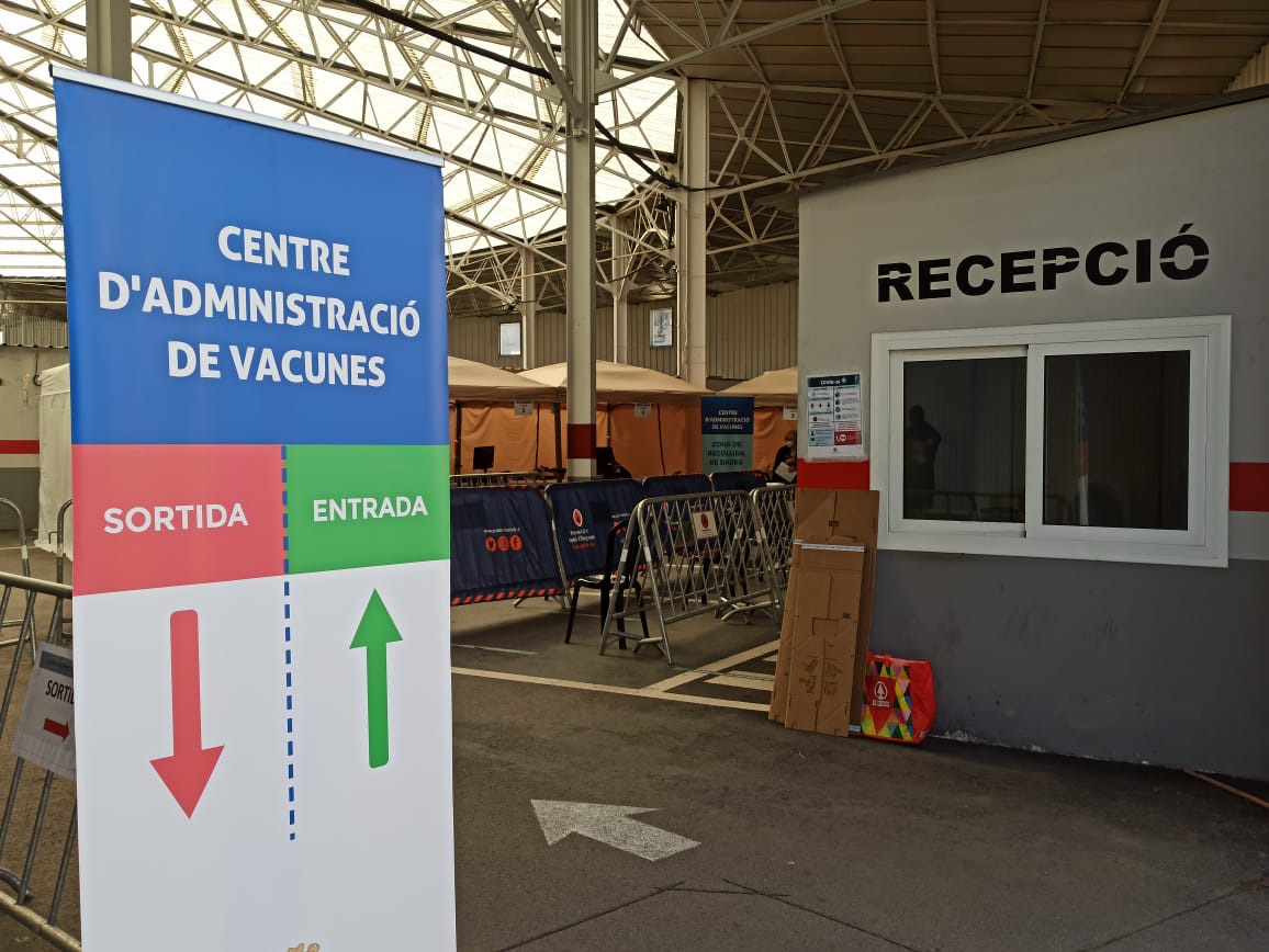Entrada al recinte de vacunació.