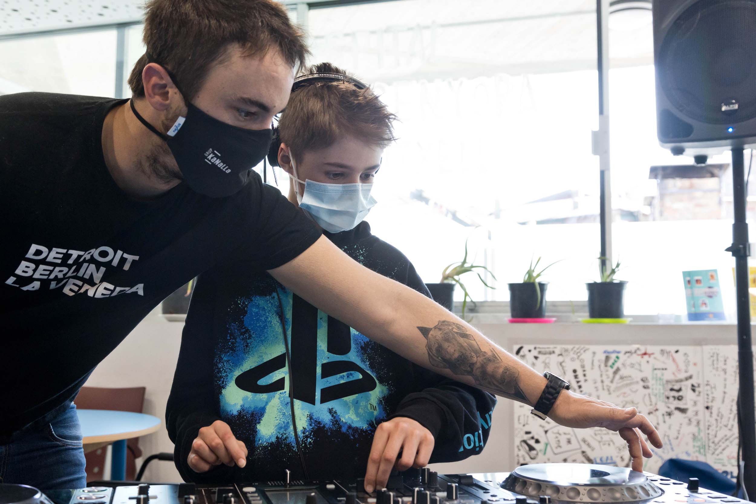 Amb aquest taller s'ha apropat la música electrònica als més menuts