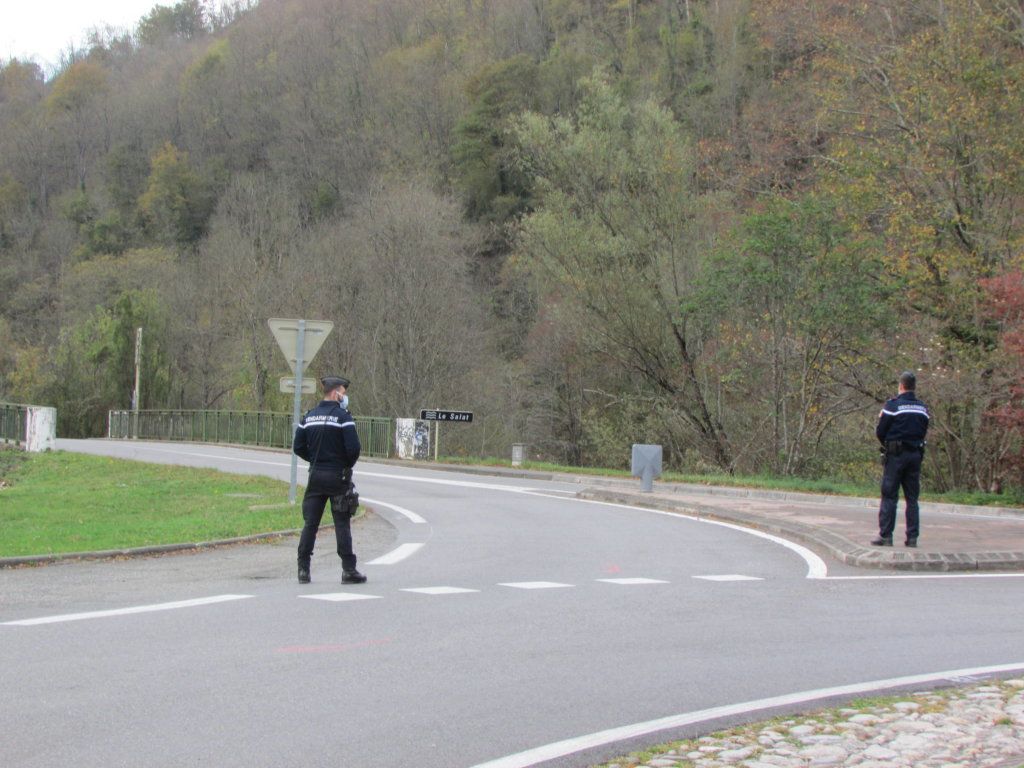 Control de gendarmeria en una carretera de l'Arieja.