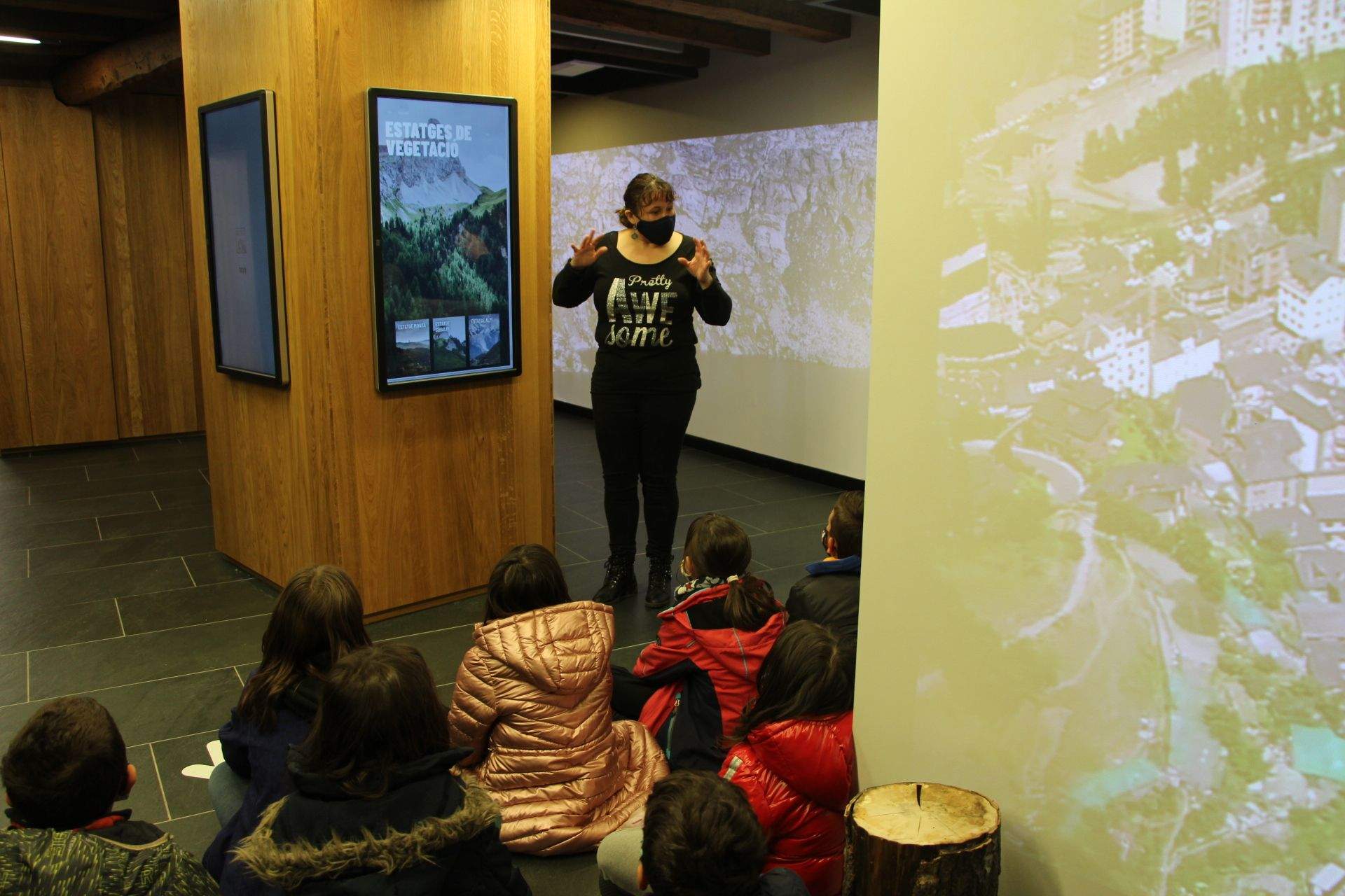 Visita d'escolars a la Casa de la Muntanya.