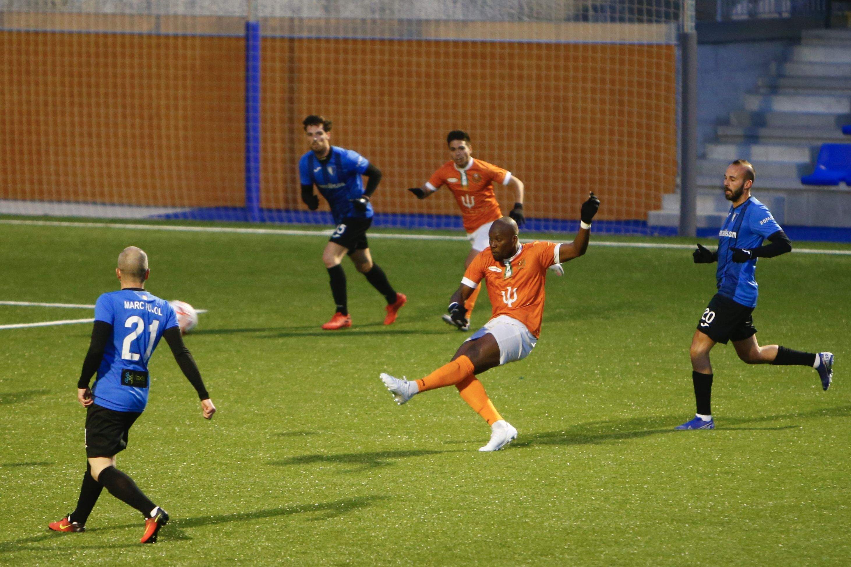 Bacari ha marcat el primer gol del Sant Julià.