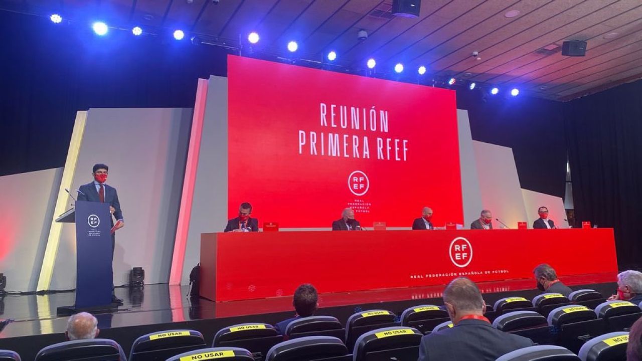 Un instant de la reunió celebrada a la sala Luís Aragonés de la ciutat esportiva de las Rozas.