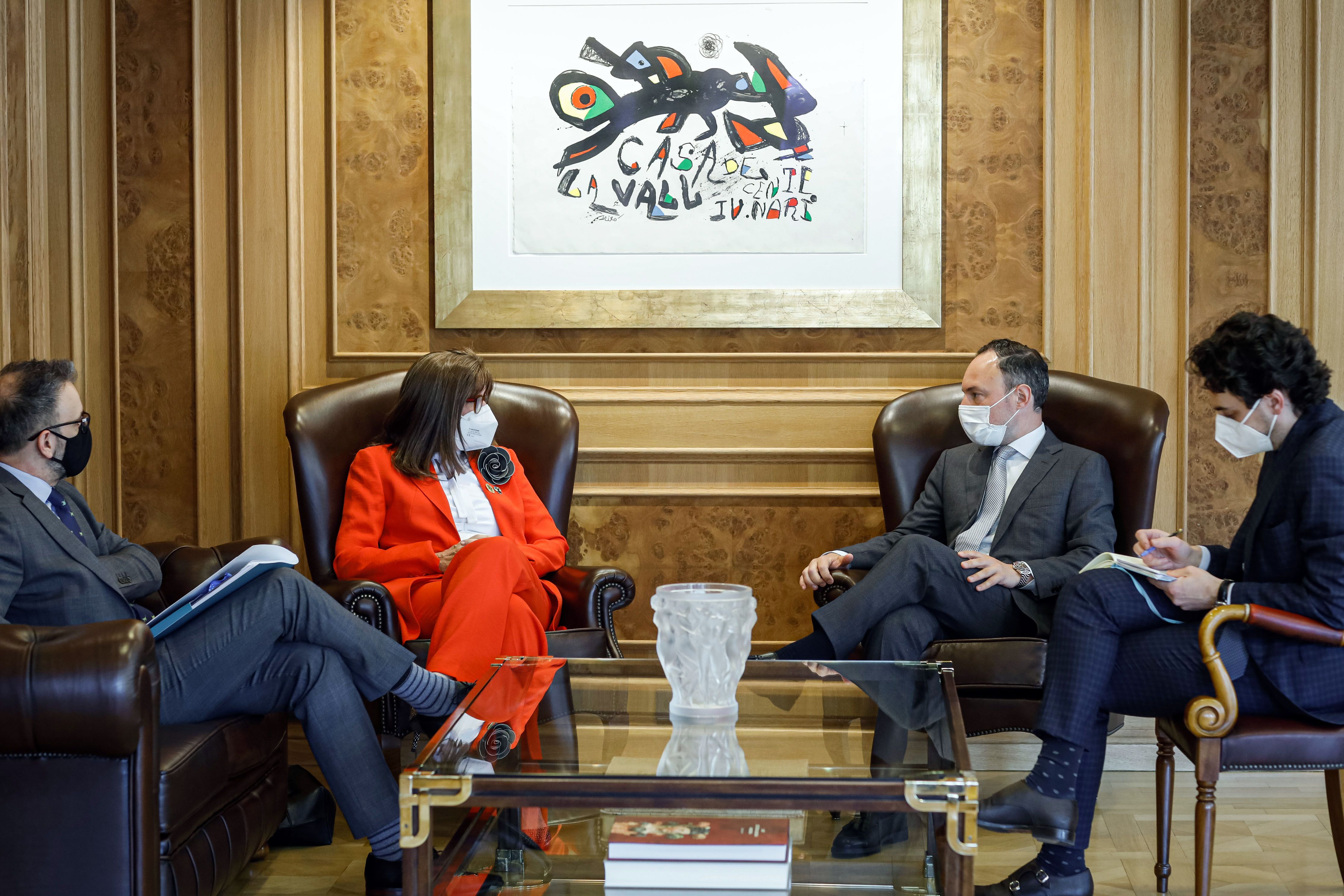 Un moment de la trobada entre Grynspan i Espot, amb els seus assessors.