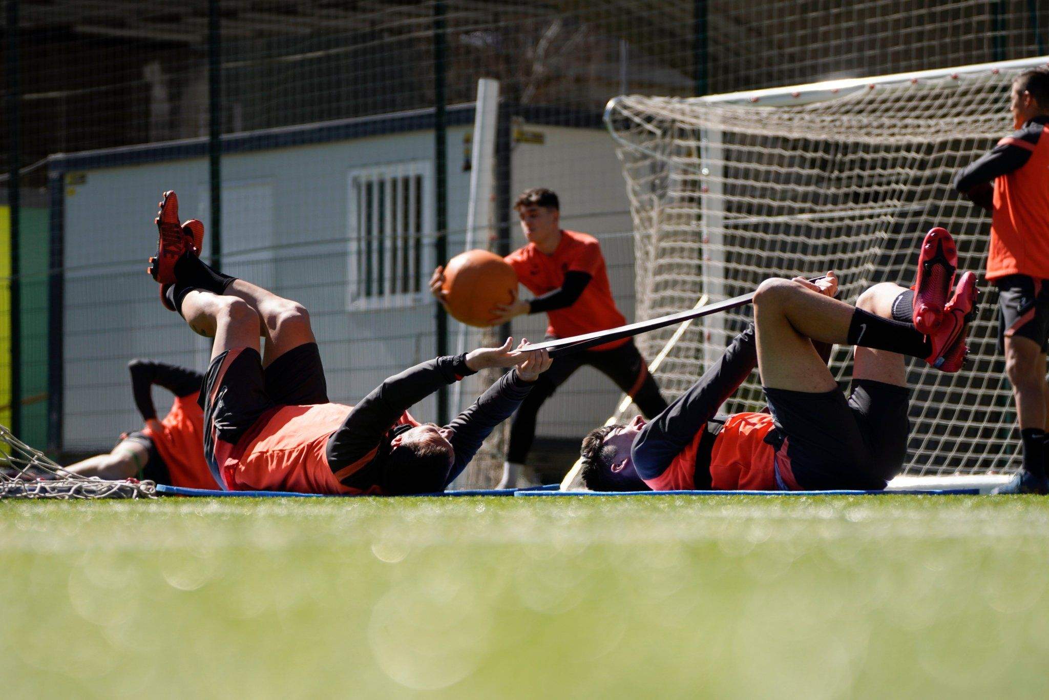 Jugadors de l'FC Andorra durant l'entrenament d'aquest matí.