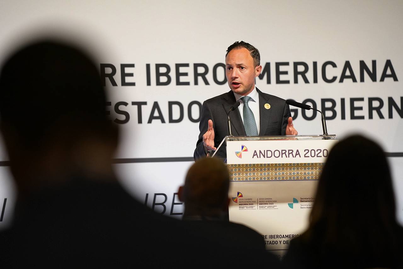 Espot, responent a una de les preguntes. La portaveu del Sindicat, Rebeca Bonache.