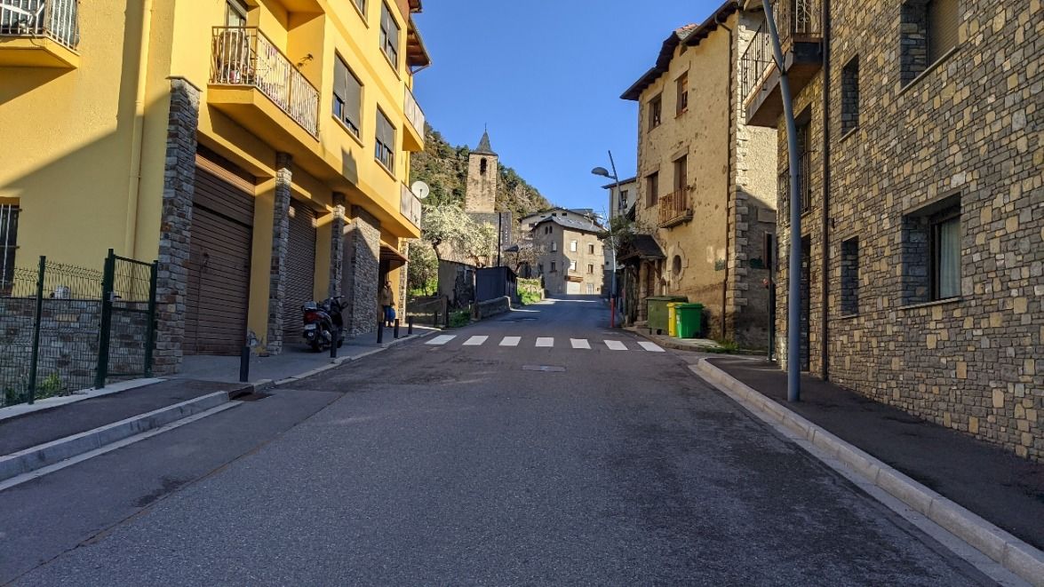 Una imatge de l'entrada a Sispony, on es col·locarà un dels semàfors.