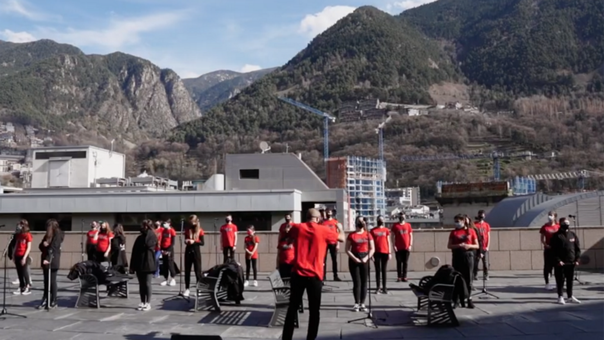 Un fotograma del vídeo.