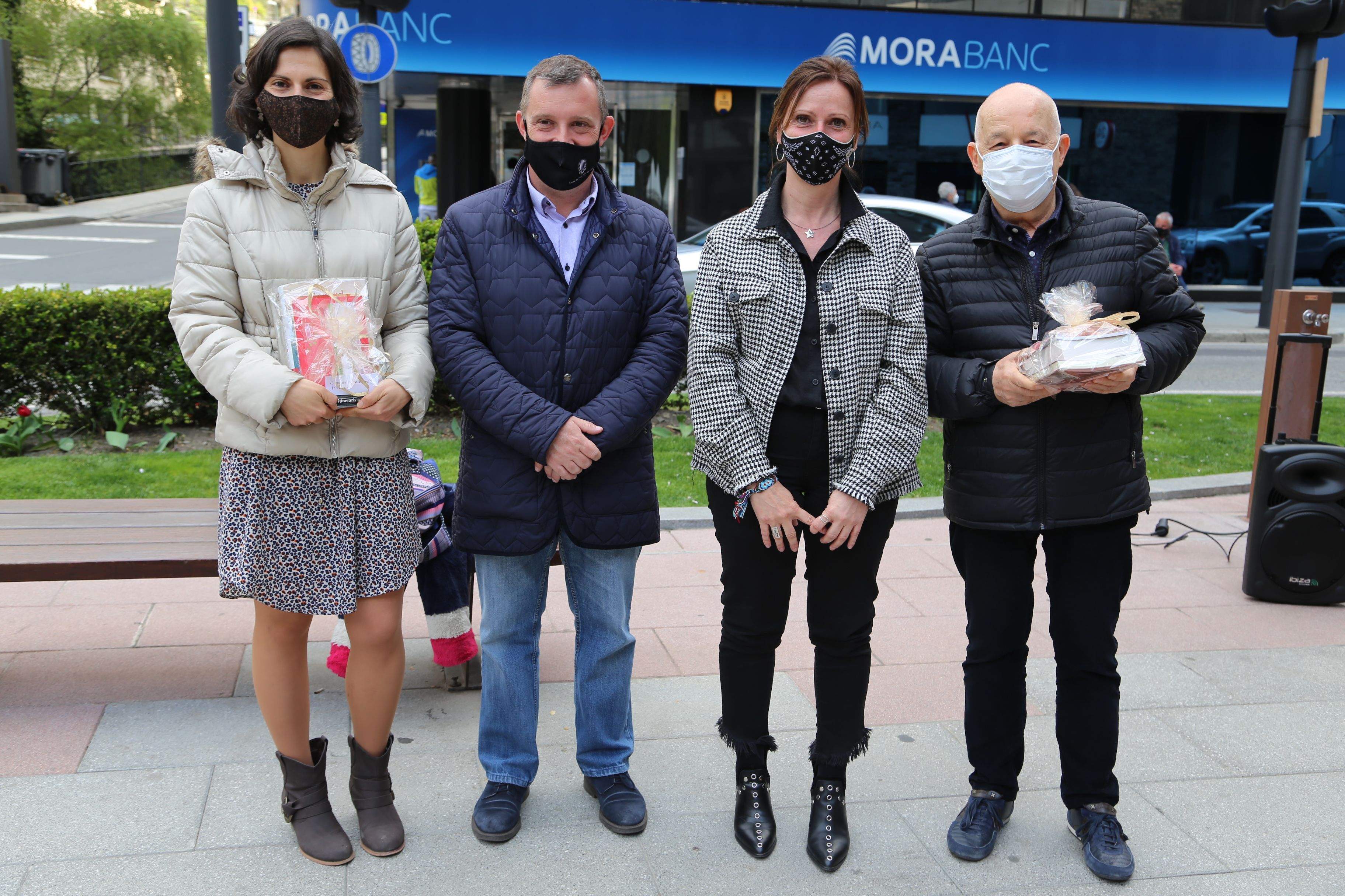 Els guanyadors amb els cònsols de Sant Julià de Lòria.