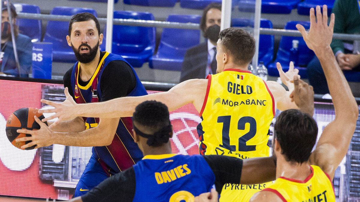 El Barça va derrotar el MoraBanc a la primera volta a Barcelona.