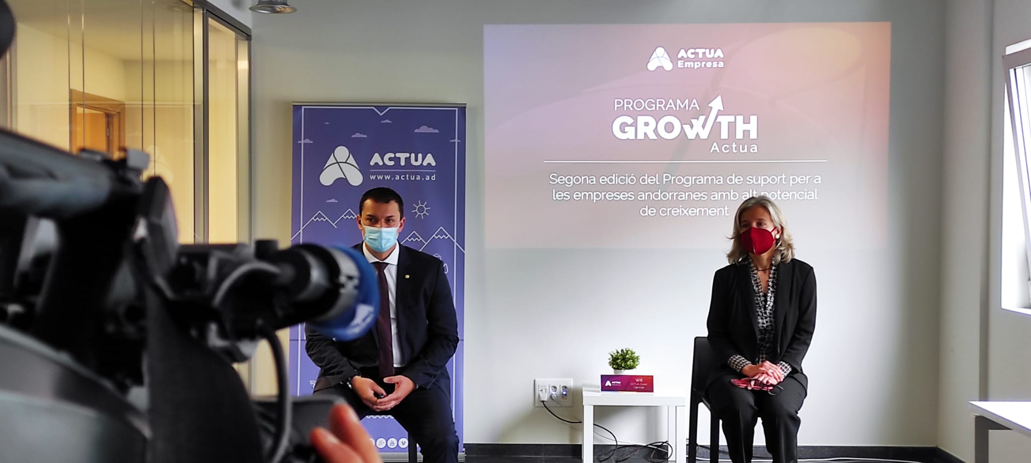 Jordi Gallardo i Judit Hidalgo durant la compareixença.