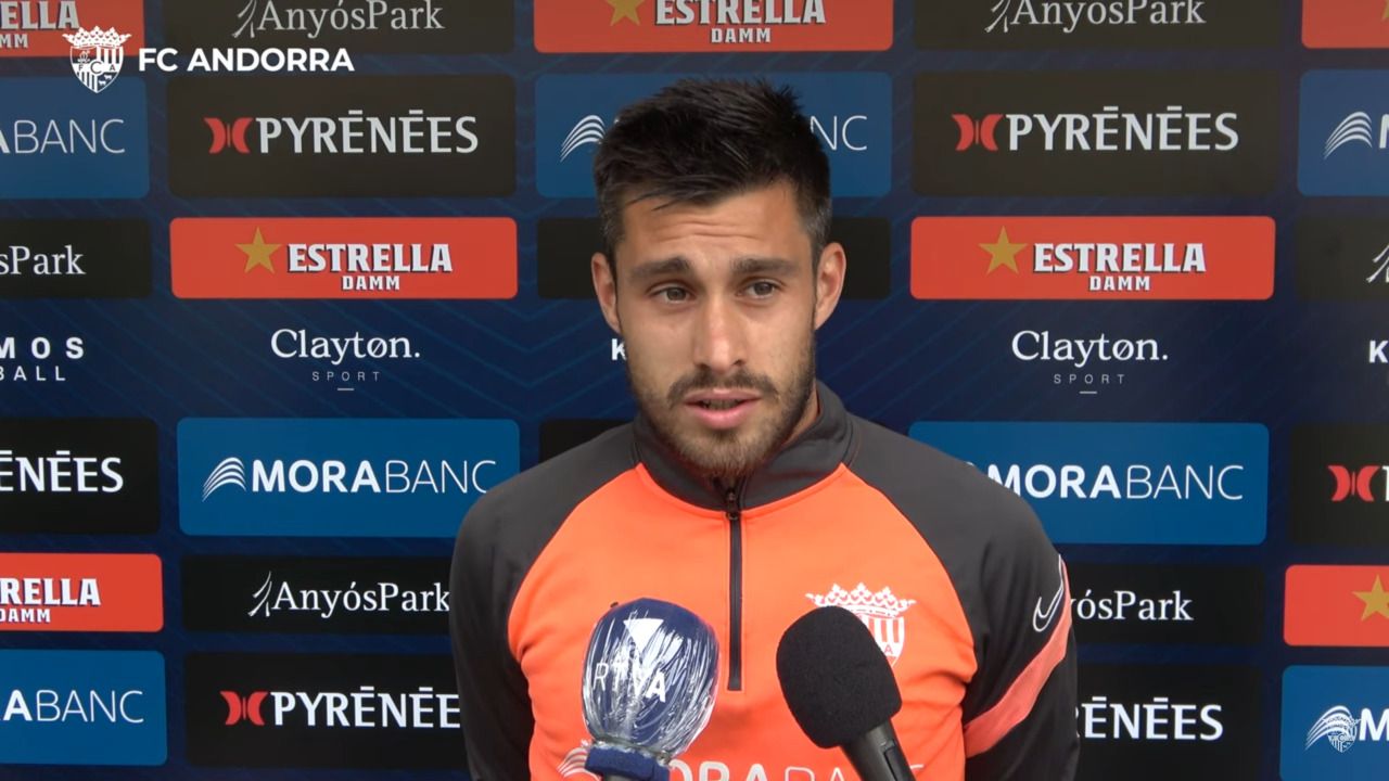 David Martín, atenent els mitjans.