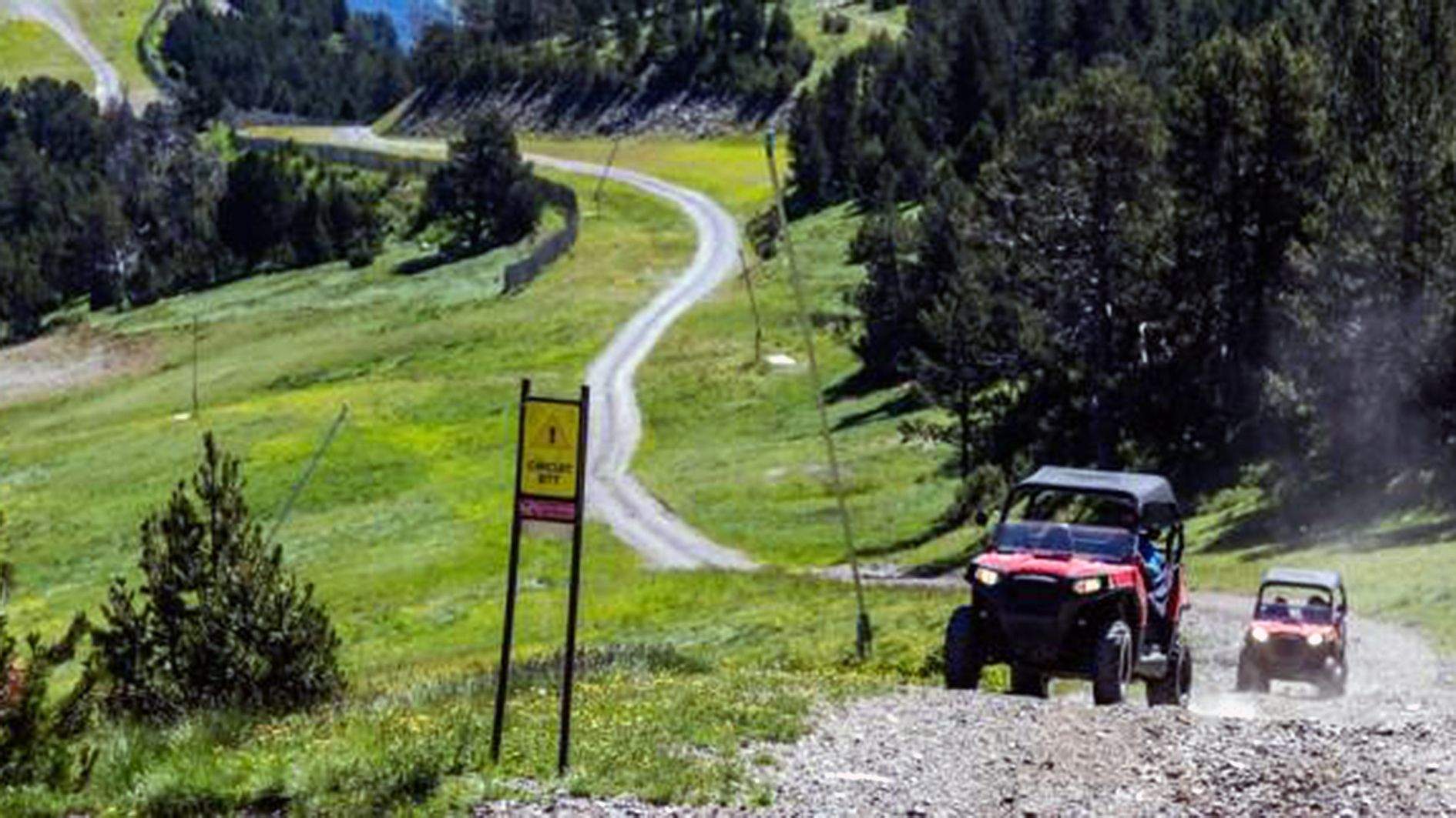 Dos buguis als dominis massanencs de Vallnord.