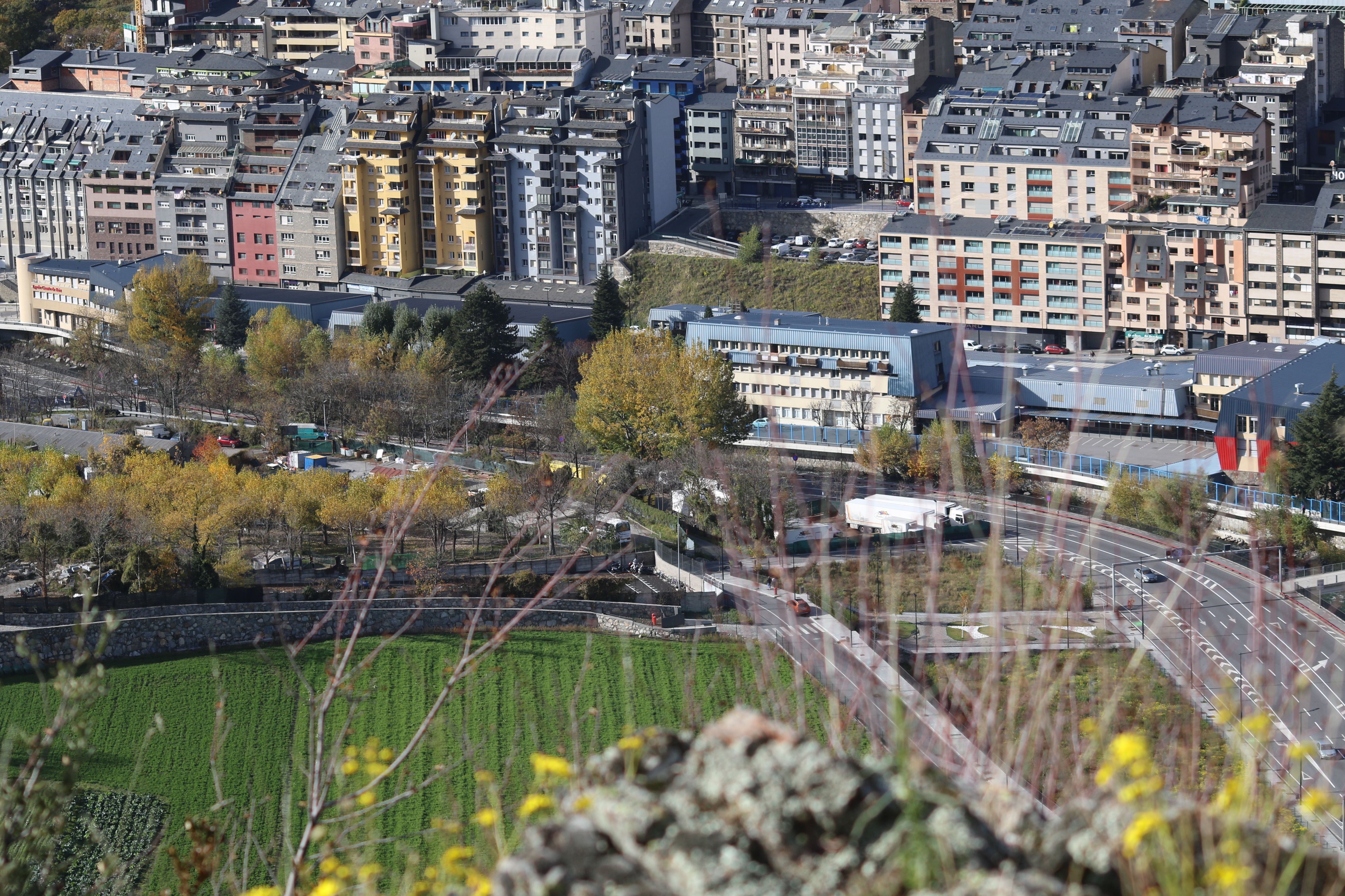 Una vista d'Andorra la Vella, la parròquia més poblada.