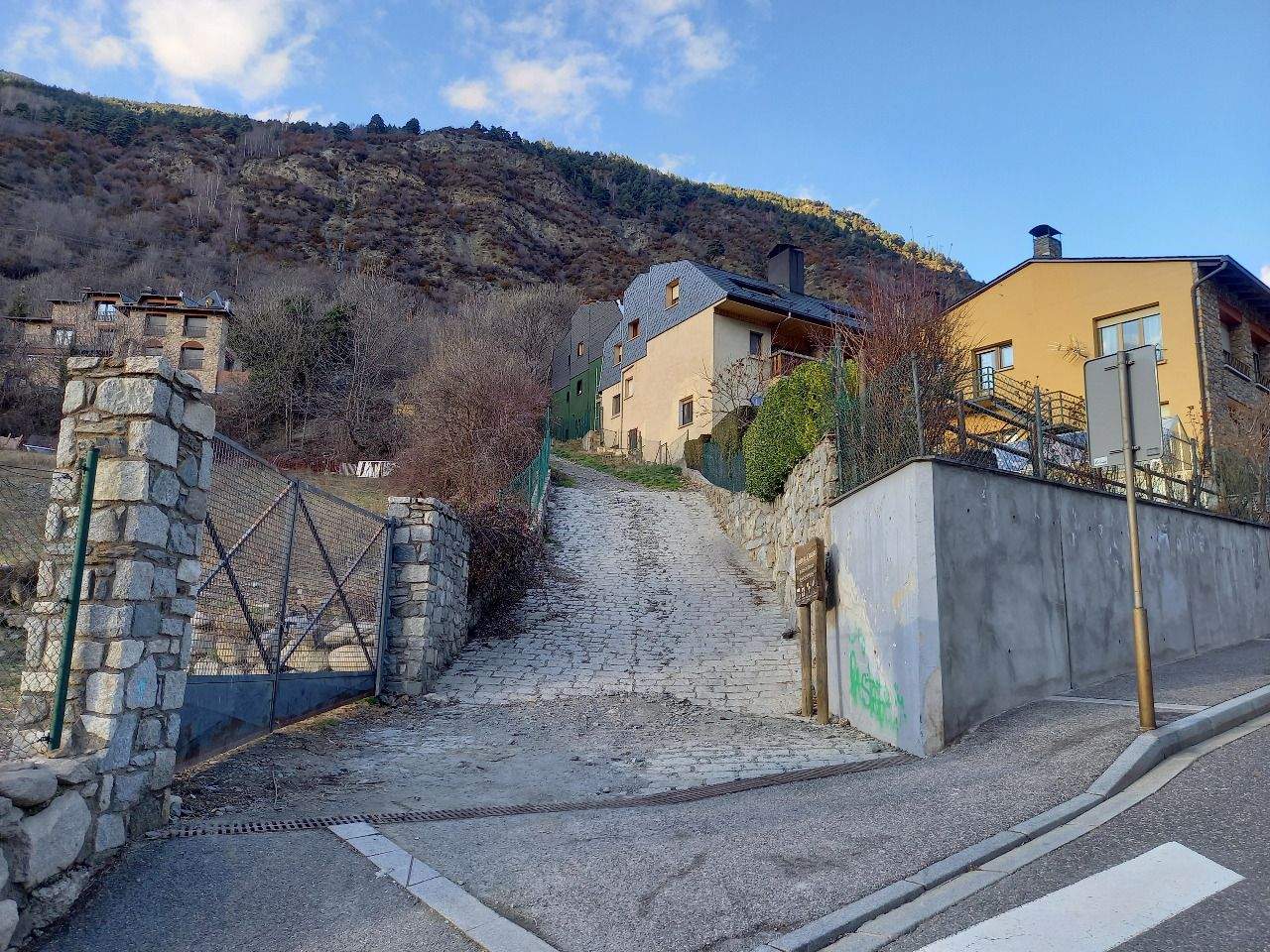 Inici del camí del Pedral, a Encamp.