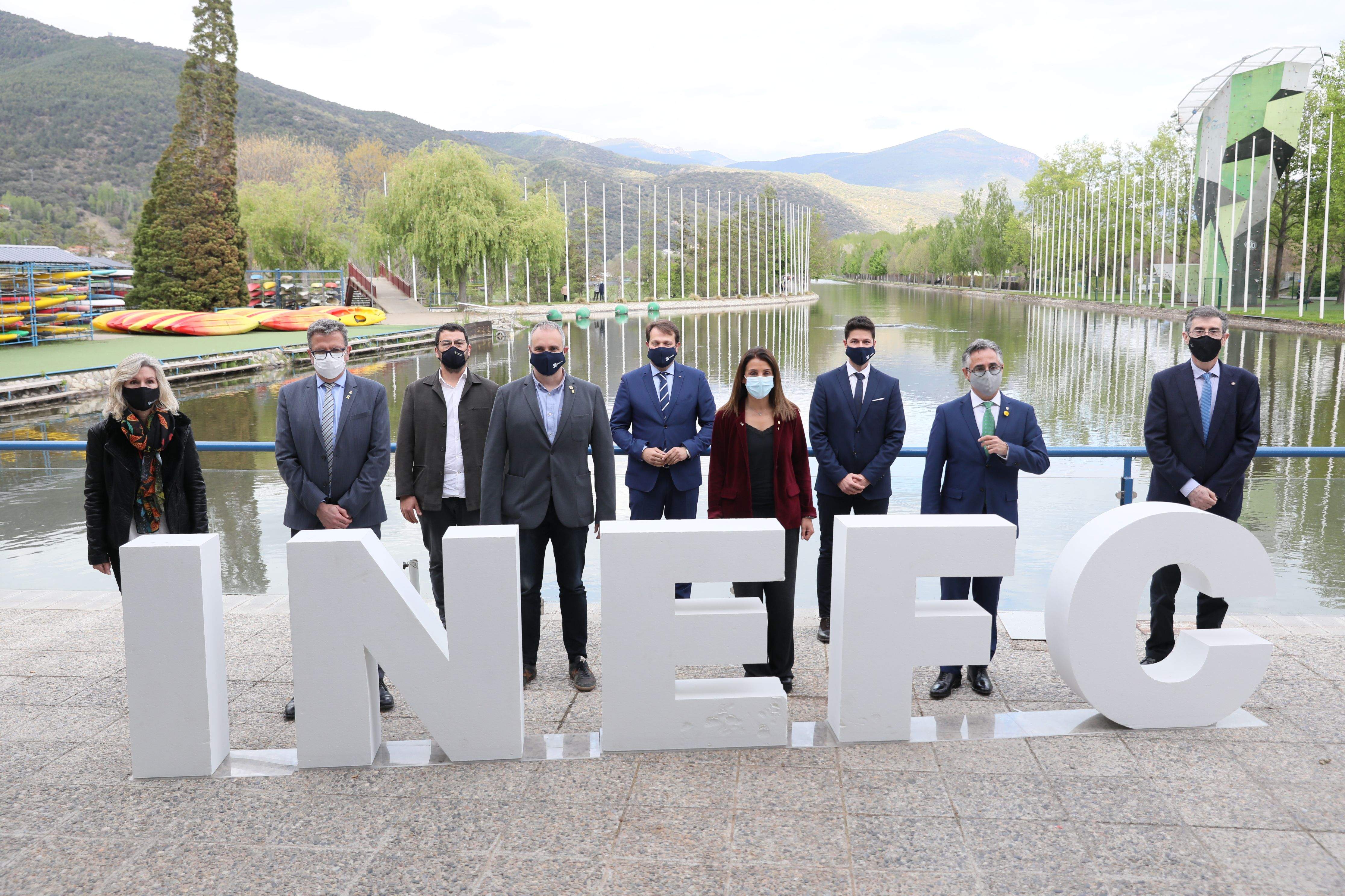 Els participants en la presentació de l'INEFC Pirineus al Parc del Segre.